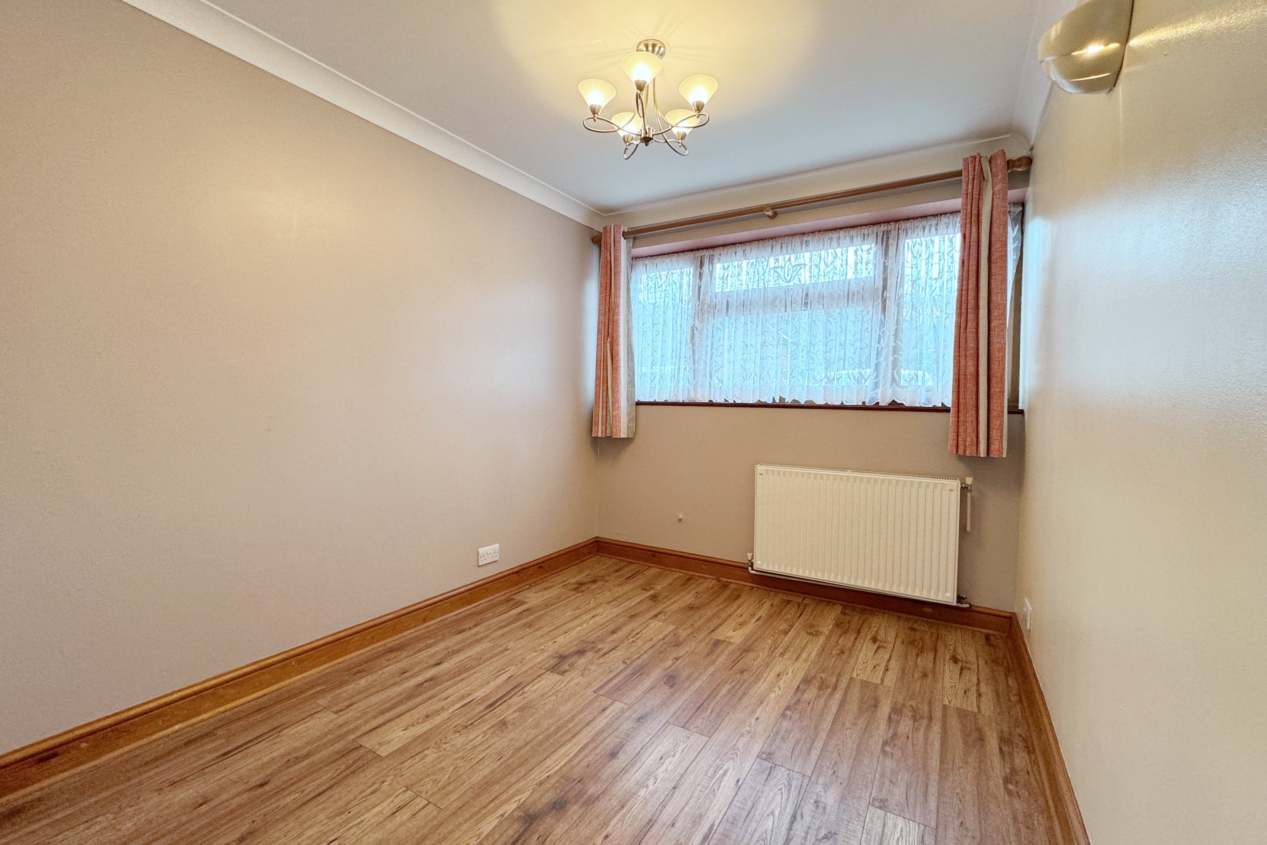 4 bed semi-detached house to rent in Hambro Avenue, Rayleigh  - Property Image 5