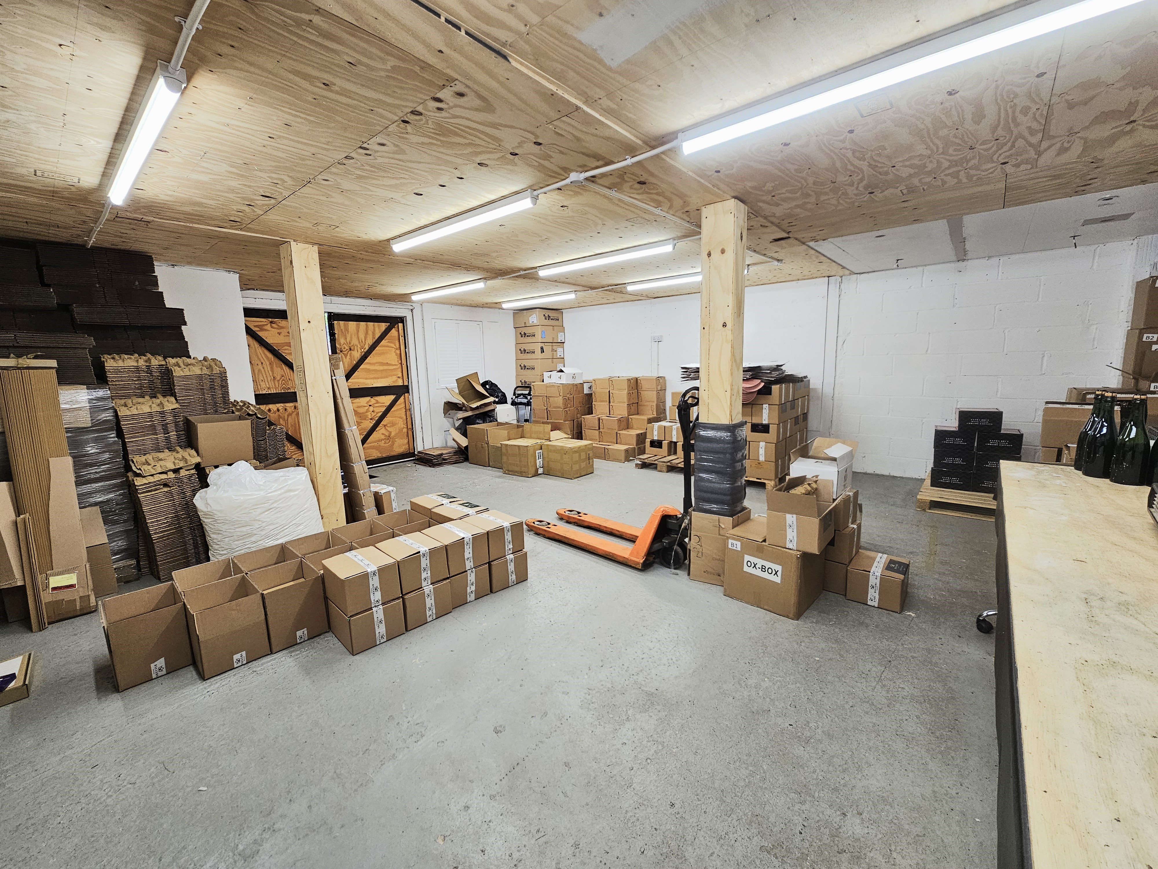 Commercial property to rent in Large workshop / storage / office, Main Road  - Property Image 3