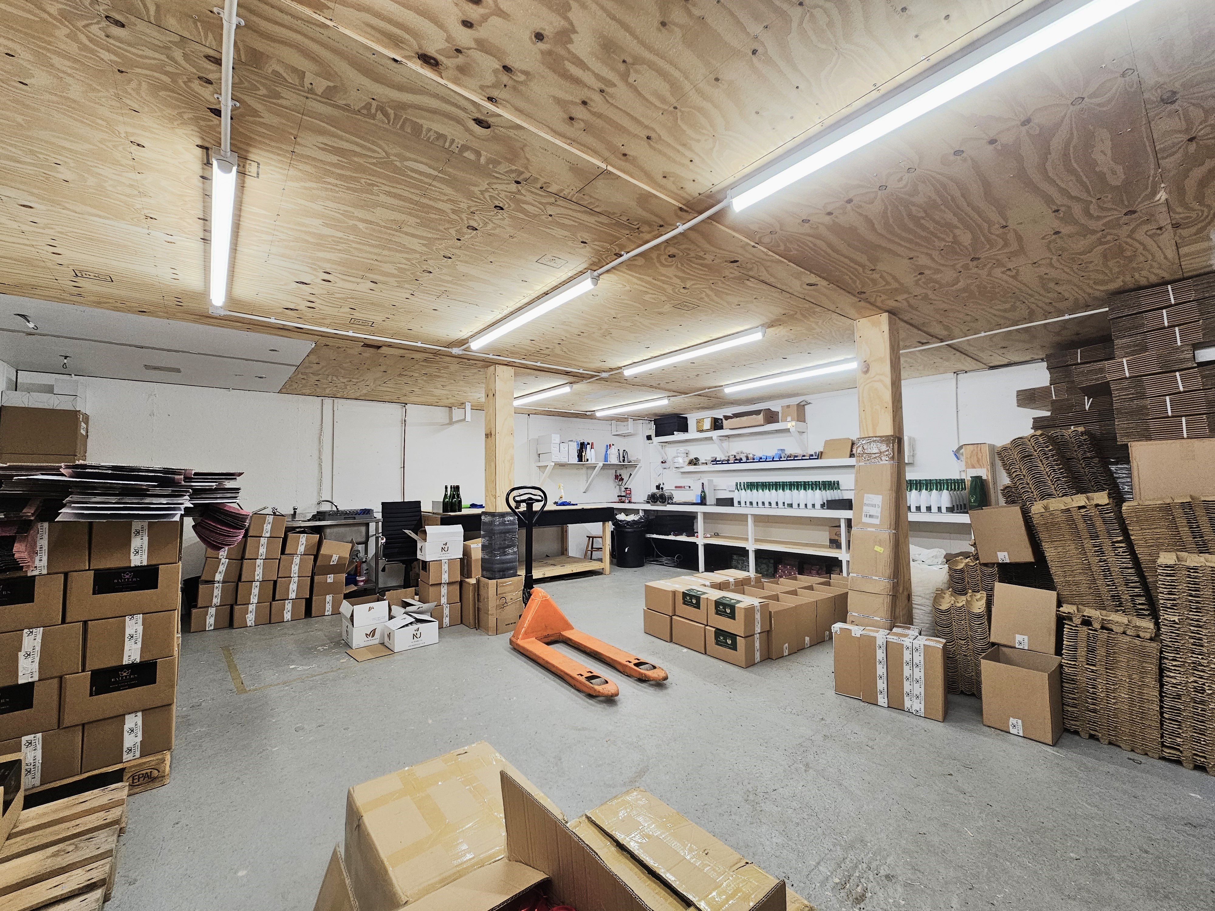Commercial property to rent in Large workshop / storage / office, Main Road  - Property Image 4