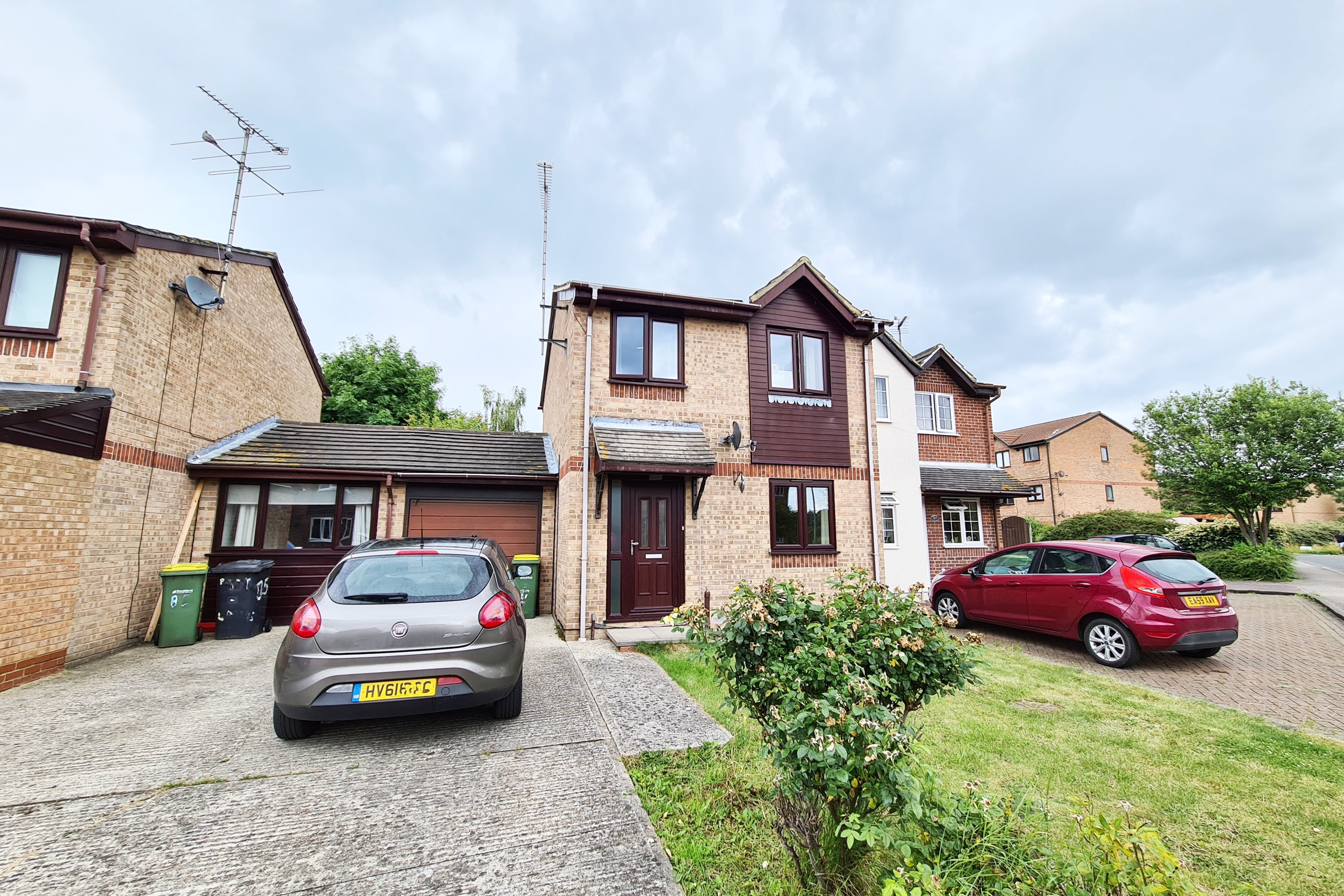 3 bed semi-detached house to rent in Parklands, Rochford  - Property Image 1