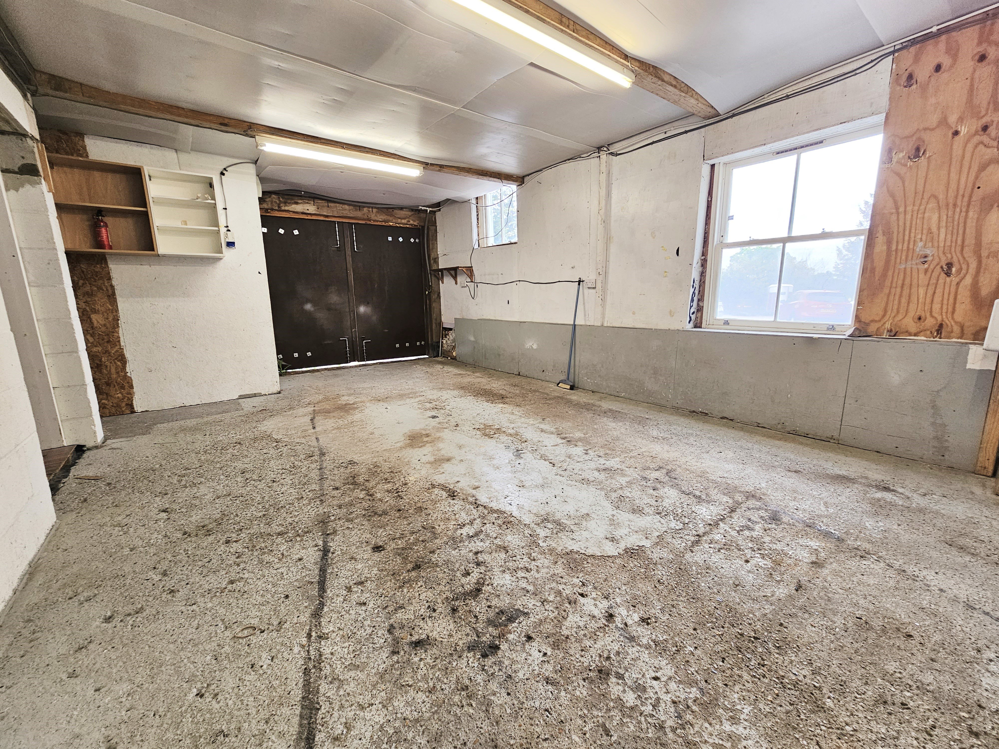 Commercial property to rent in Workshop Office, Main Road  - Property Image 4