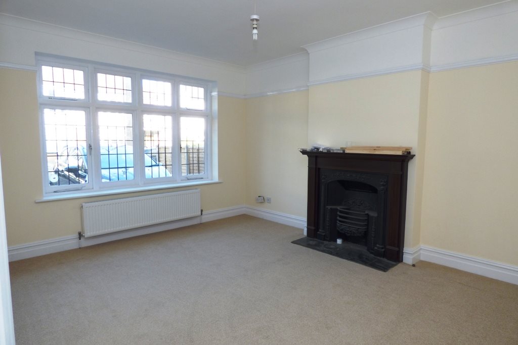 2 bed flat to rent in The Gables, 125 Hadleigh Road  - Property Image 3