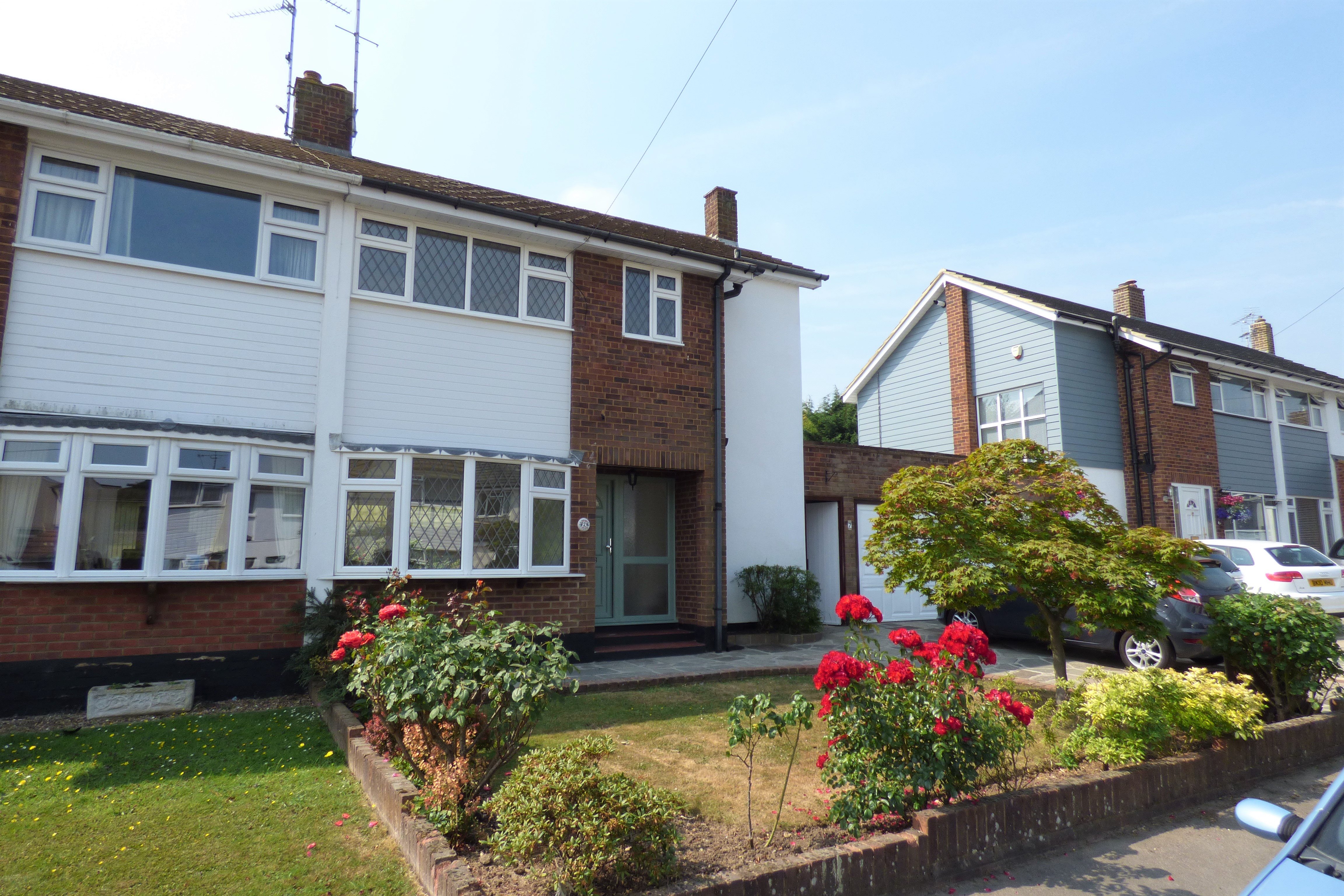 3 bed semi-detached house to rent in Colworth Close, Hadleigh - Property Image 1
