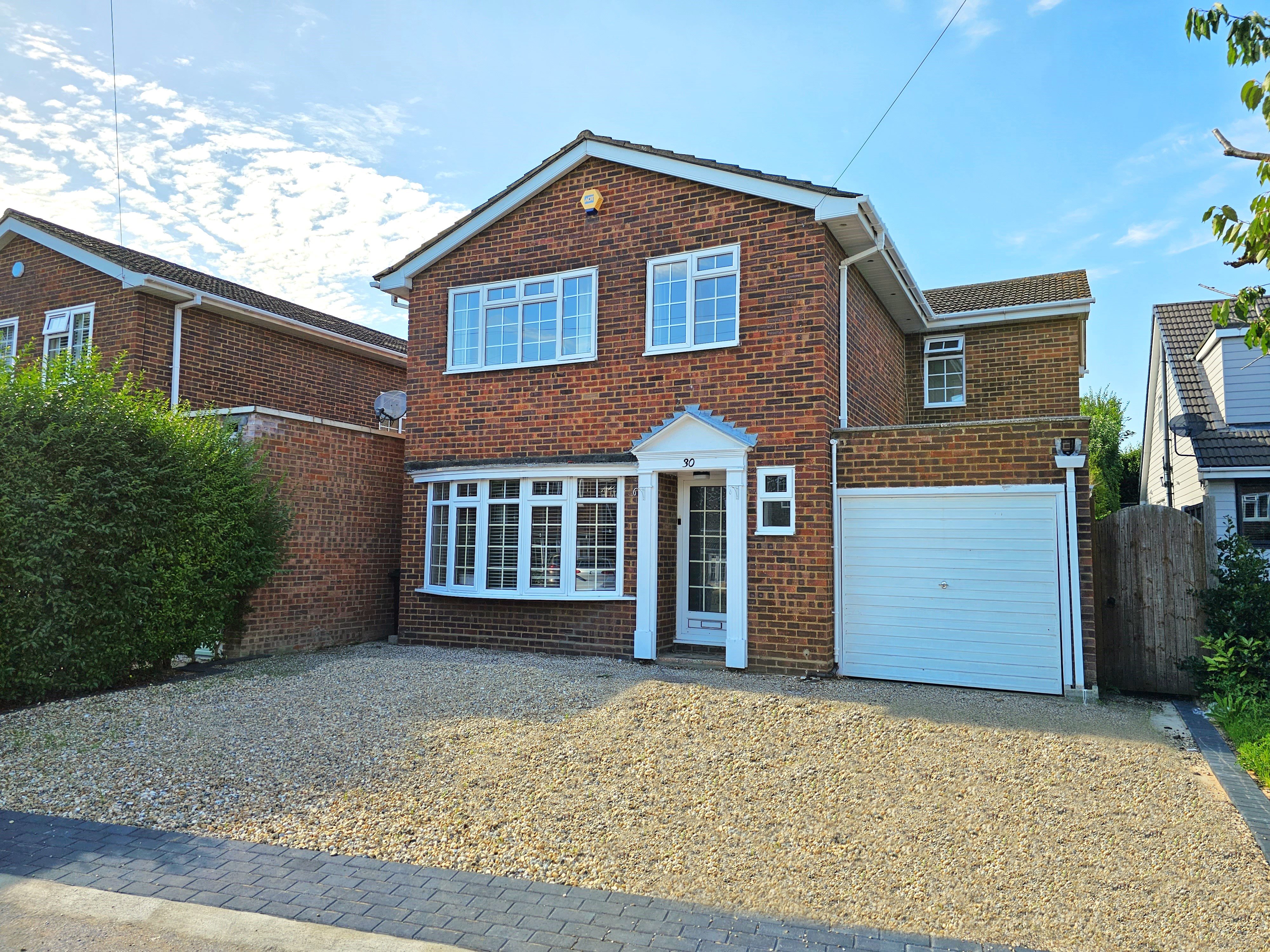 5 bed detached house to rent in Nelson Gardens, Rayleigh - Property Image 1