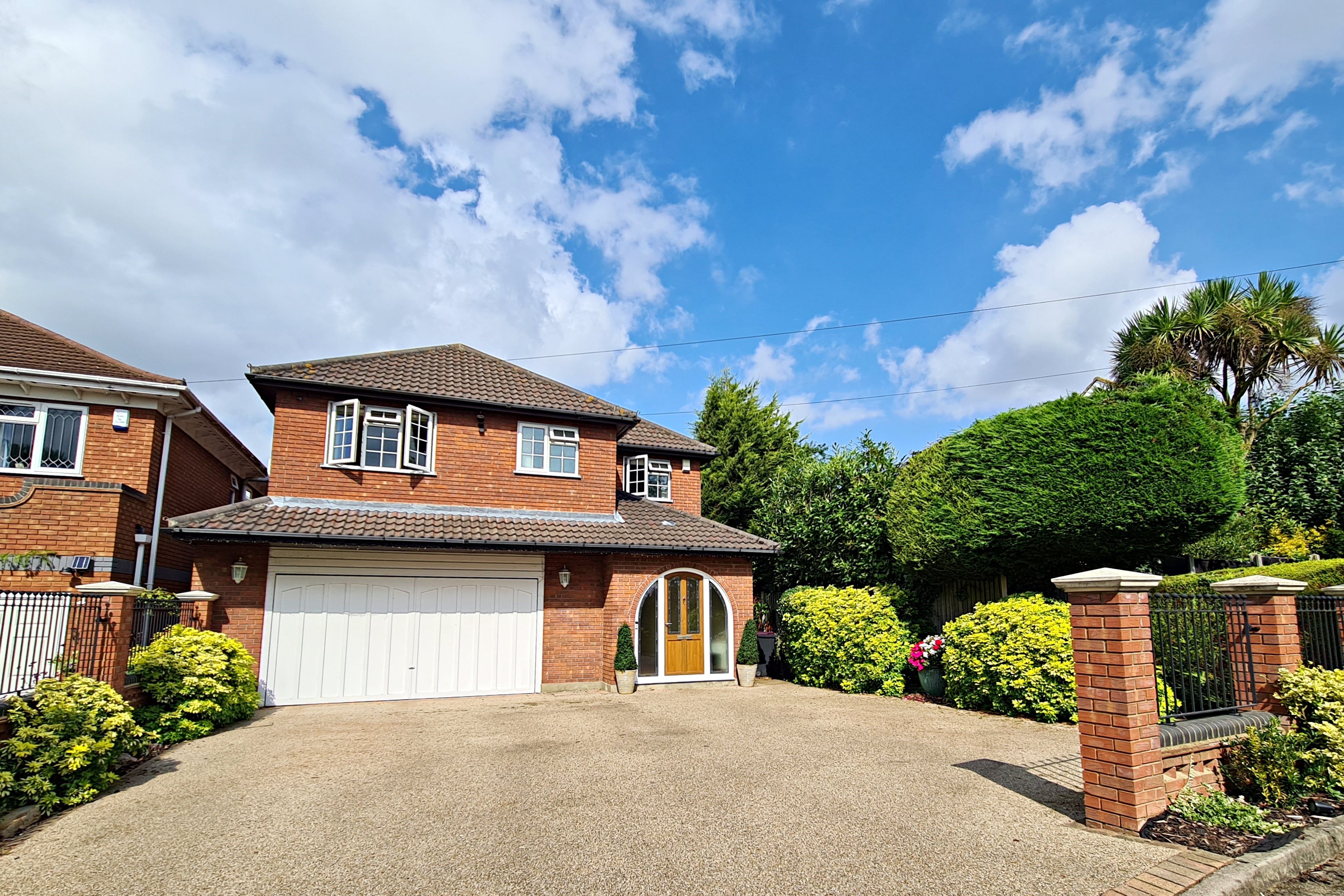 5 bed detached house to rent in Eastern Road, Rayleigh - Property Image 1