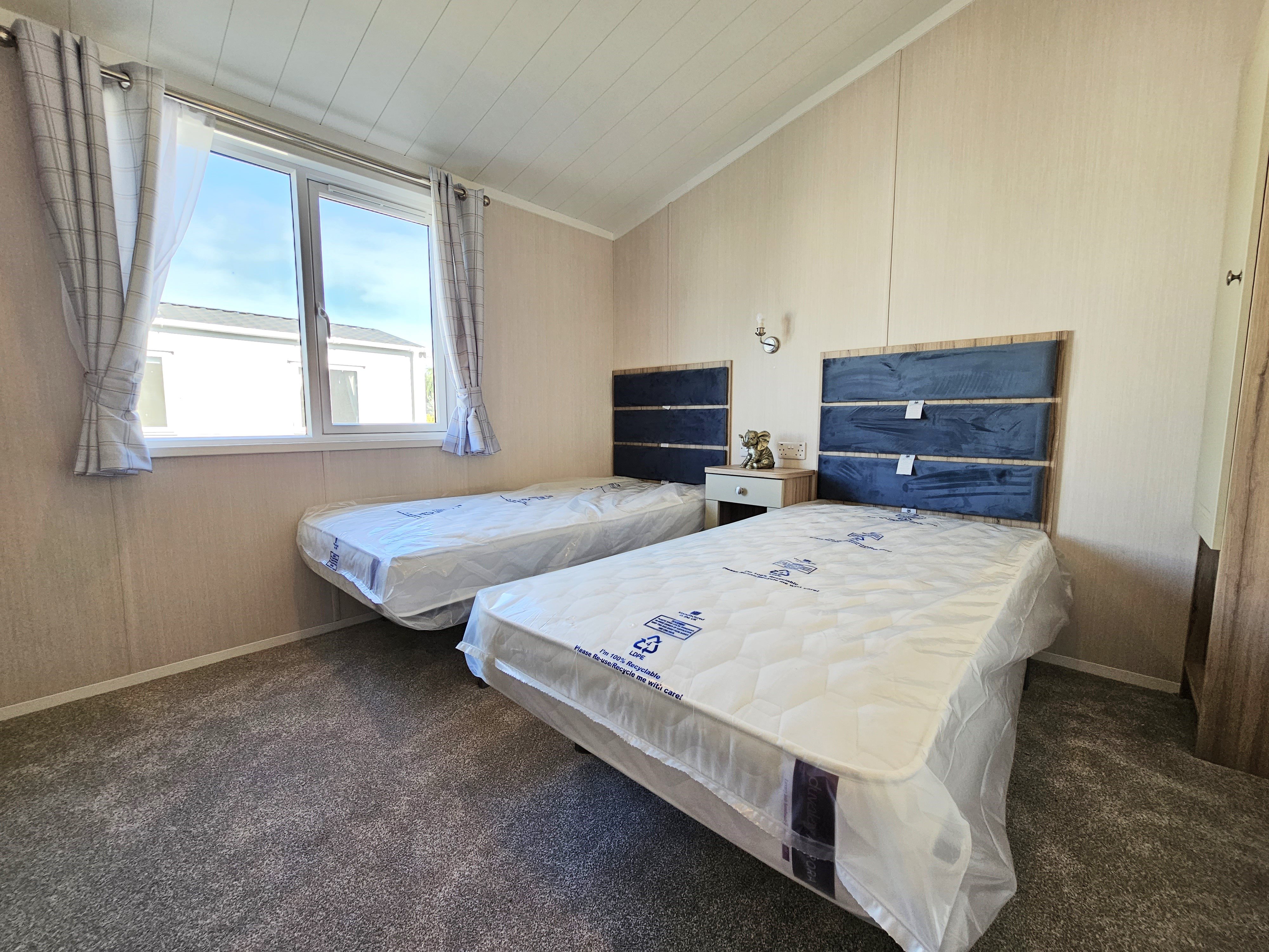 2 bed bungalow for sale in Steeple Bay Holiday Park, Steeple  - Property Image 13