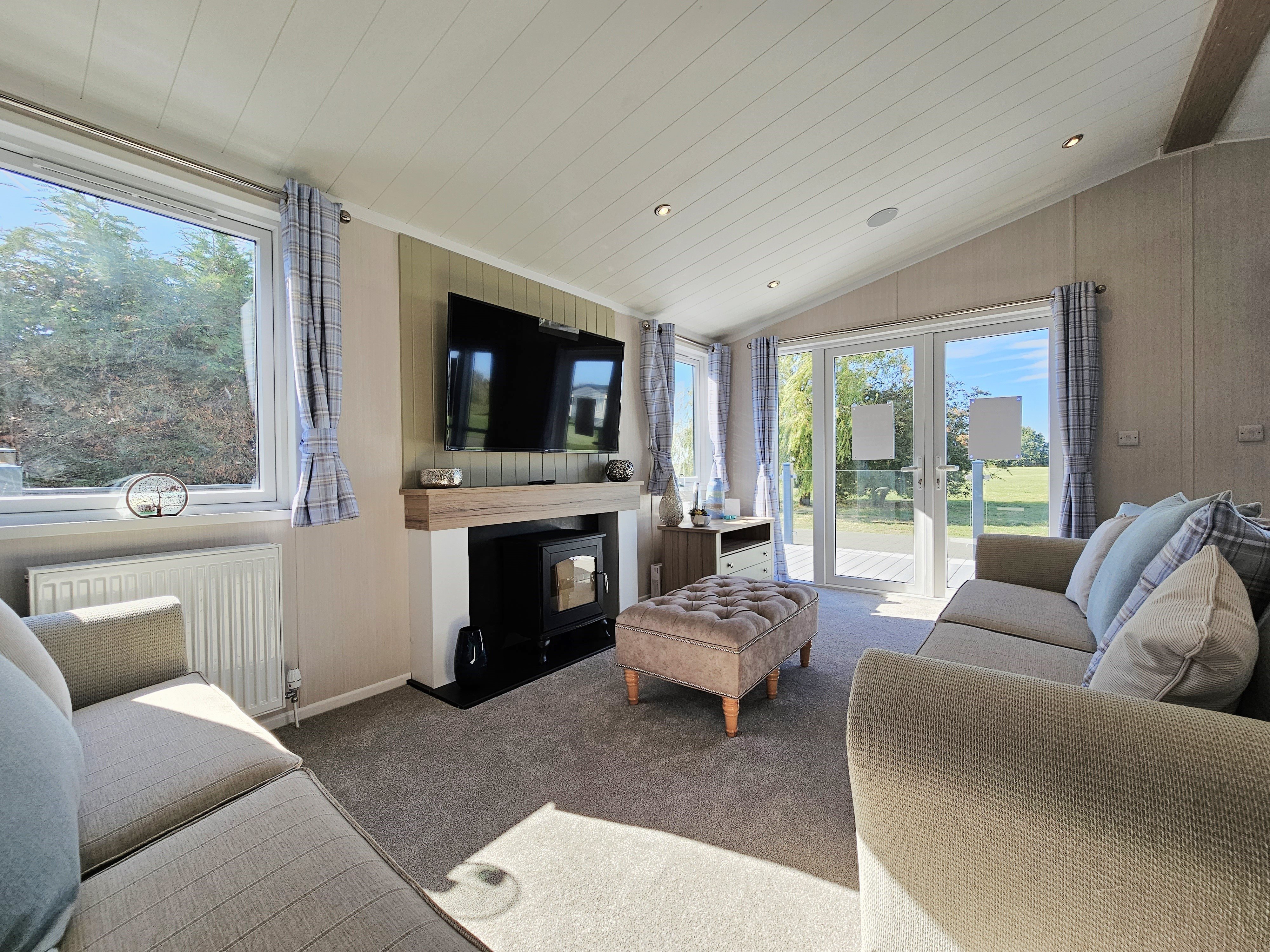 2 bed bungalow for sale in Steeple Bay Holiday Park, Steeple  - Property Image 7