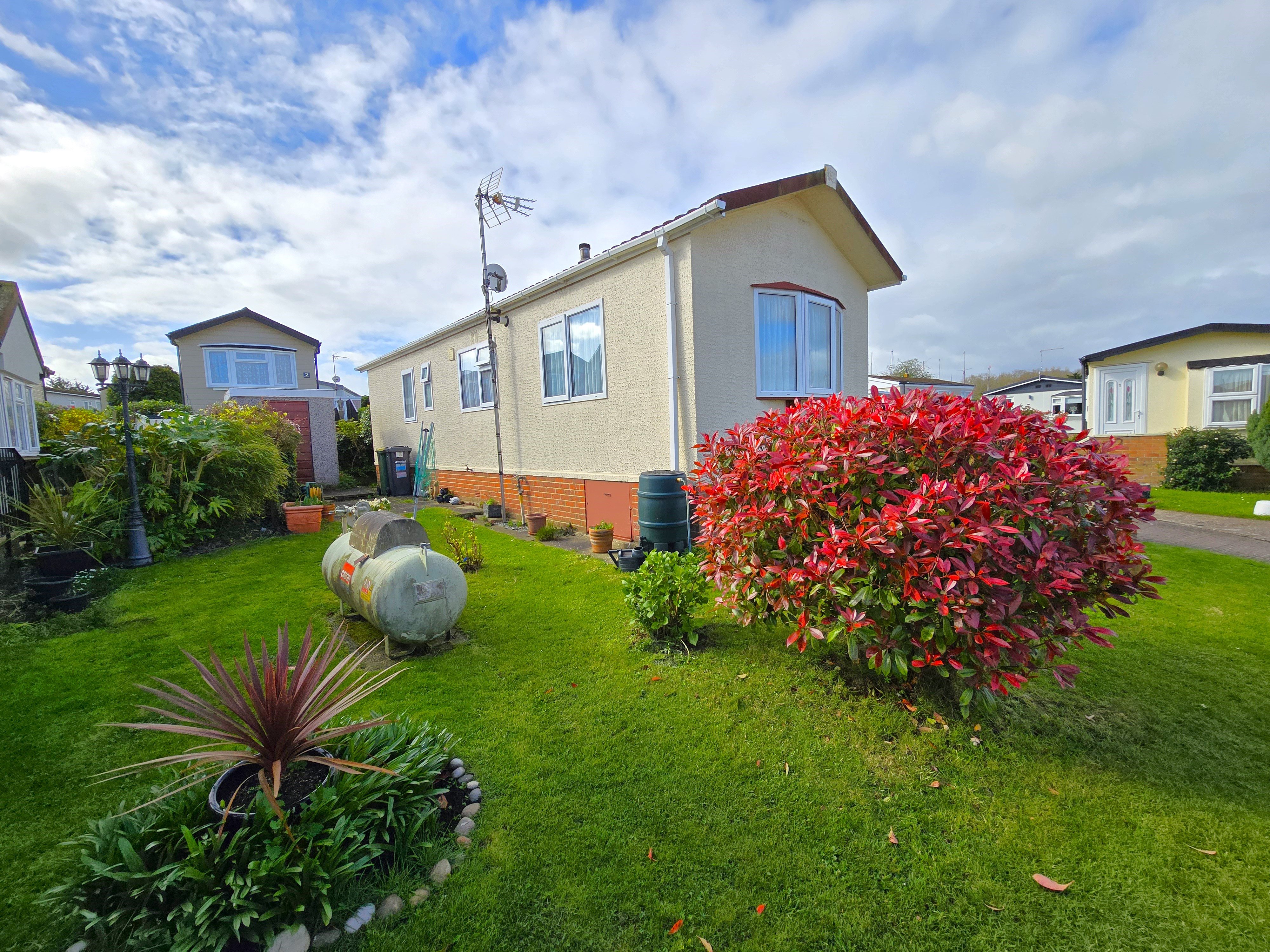 1 bed bungalow for sale in Horseshoe Lawns, Tower Park  - Property Image 11