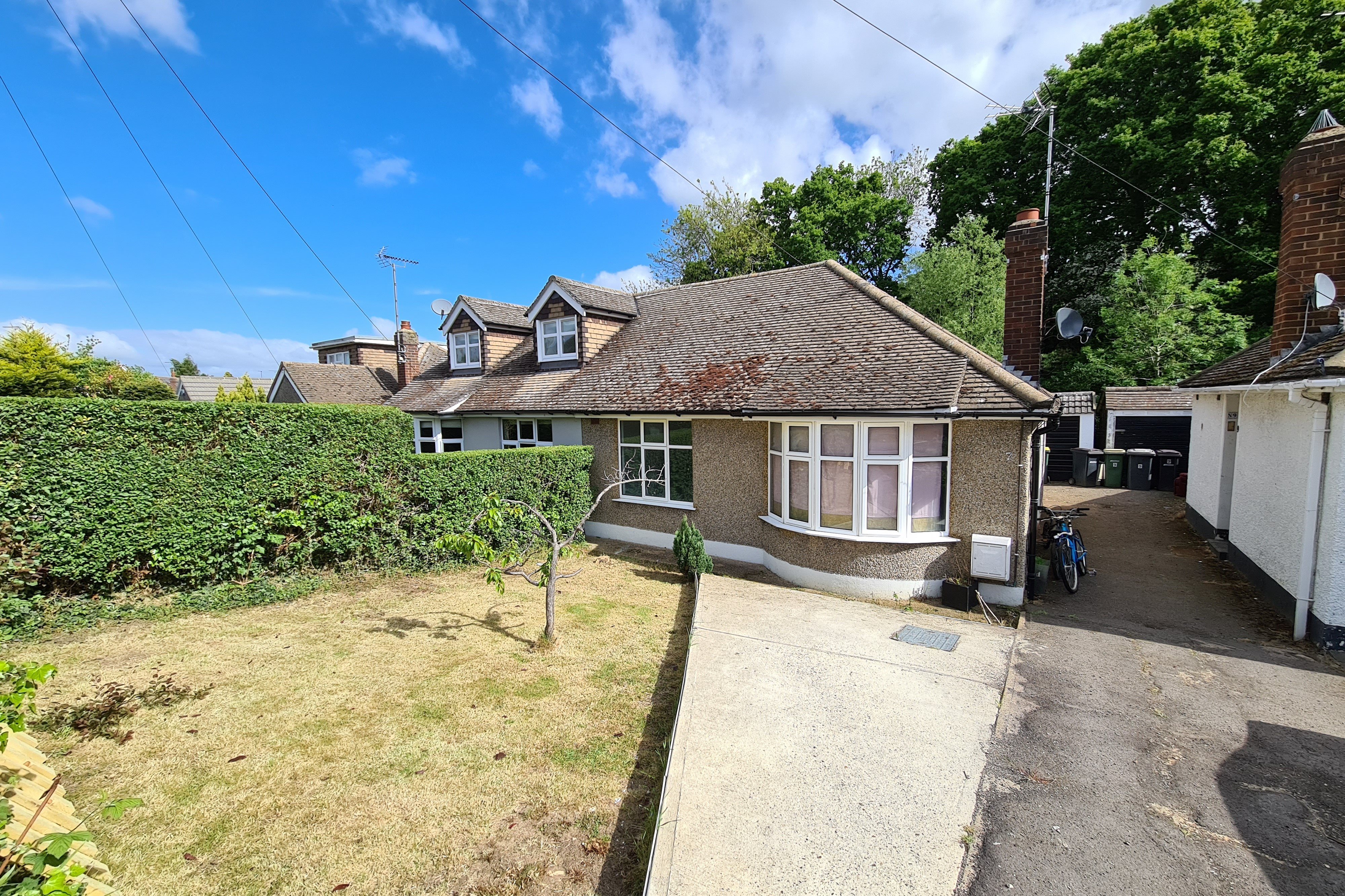2 bed semi-detached bungalow for sale in Mendip Close, Rayleigh  - Property Image 1