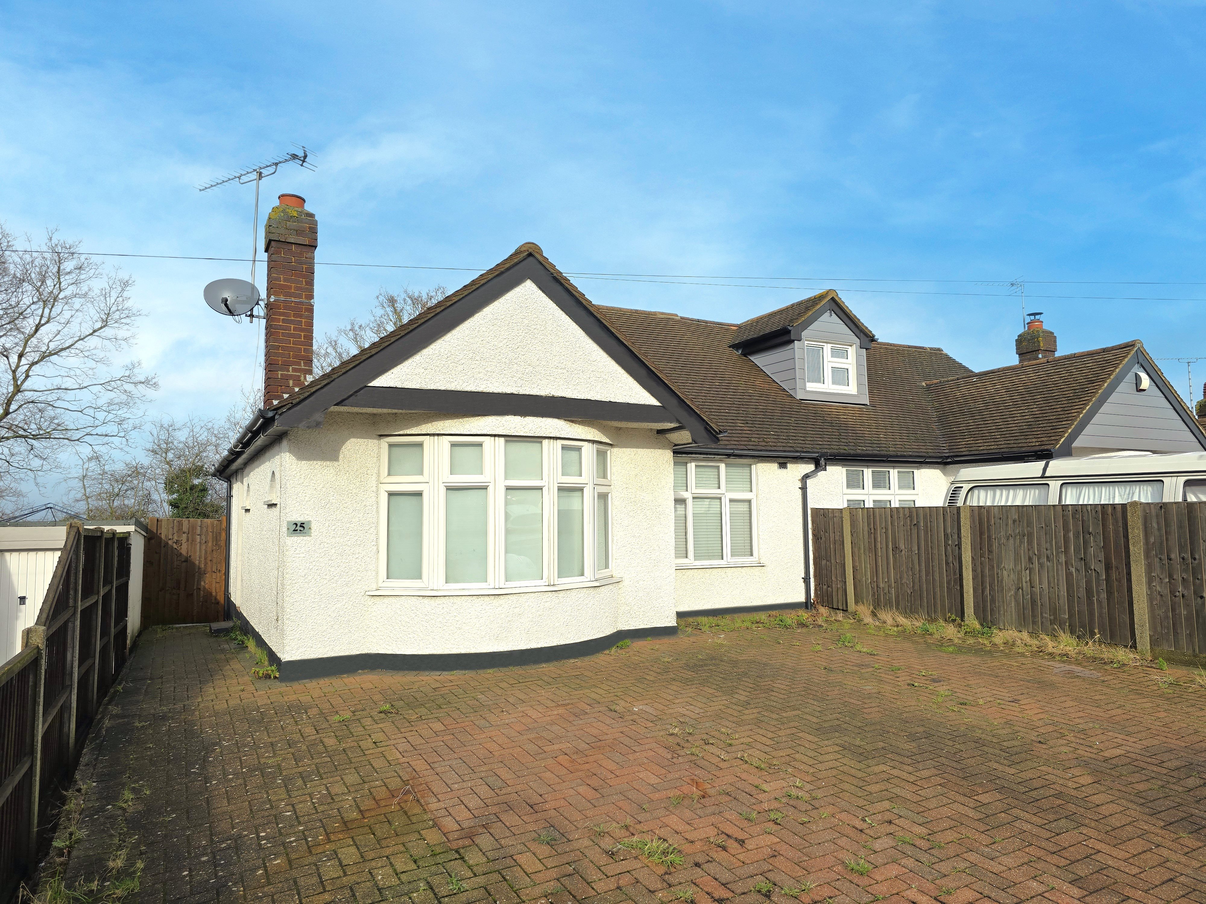 2 bed semi-detached bungalow for sale in Cotswold Avenue, Rayleigh - Property Image 1