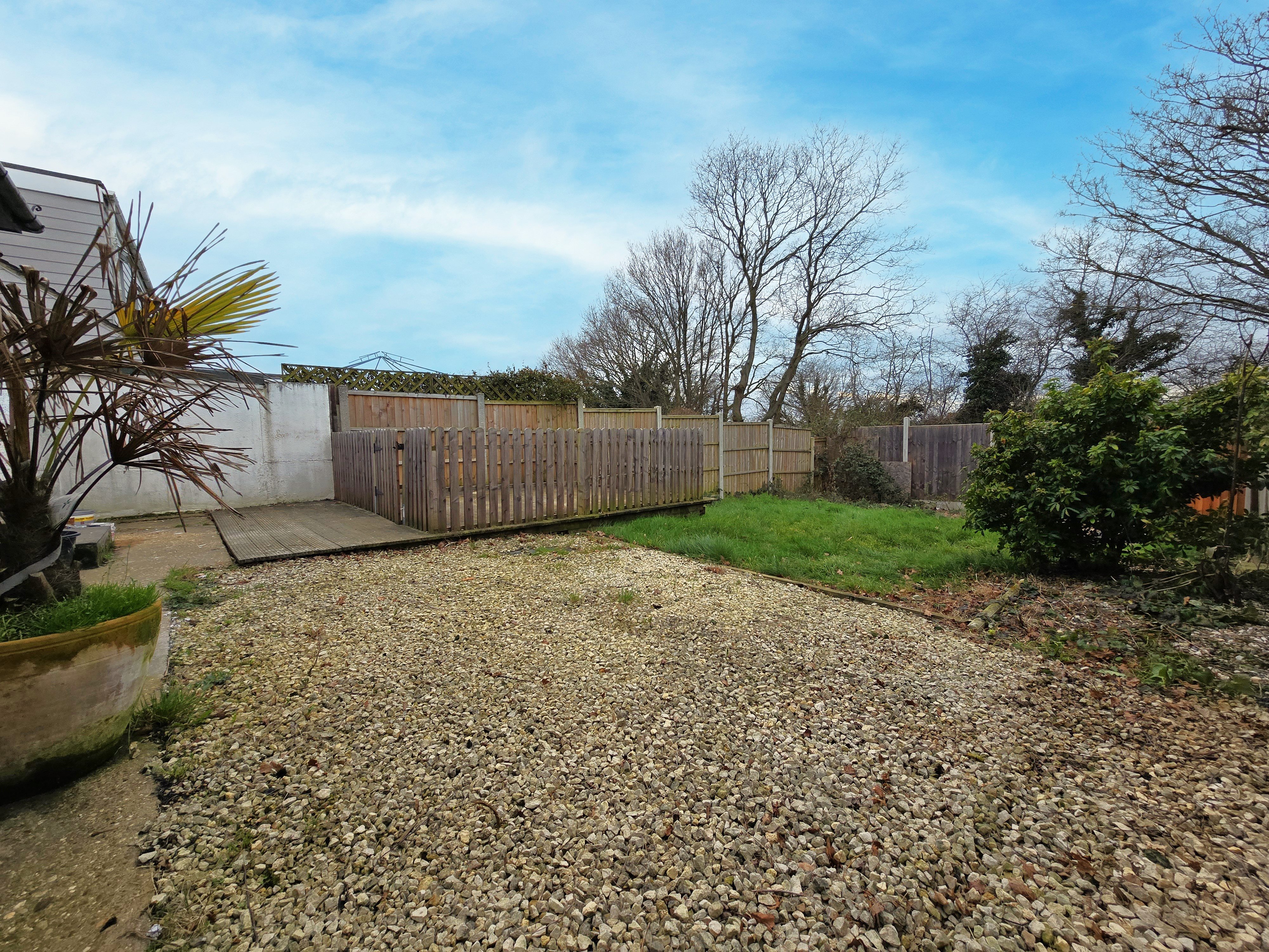2 bed semi-detached bungalow for sale in Cotswold Avenue, Rayleigh  - Property Image 7