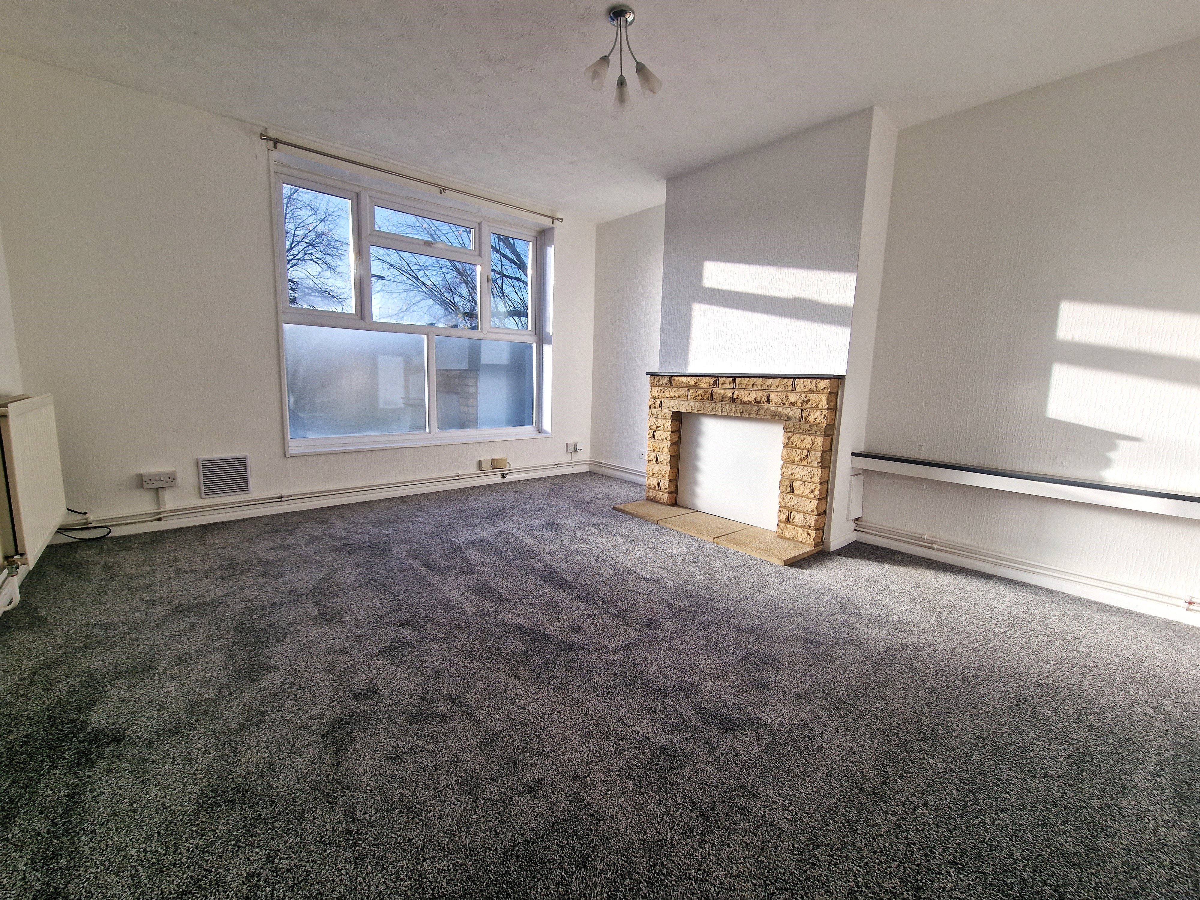 1 bed flat for sale in Thistledown, Basildon  - Property Image 3