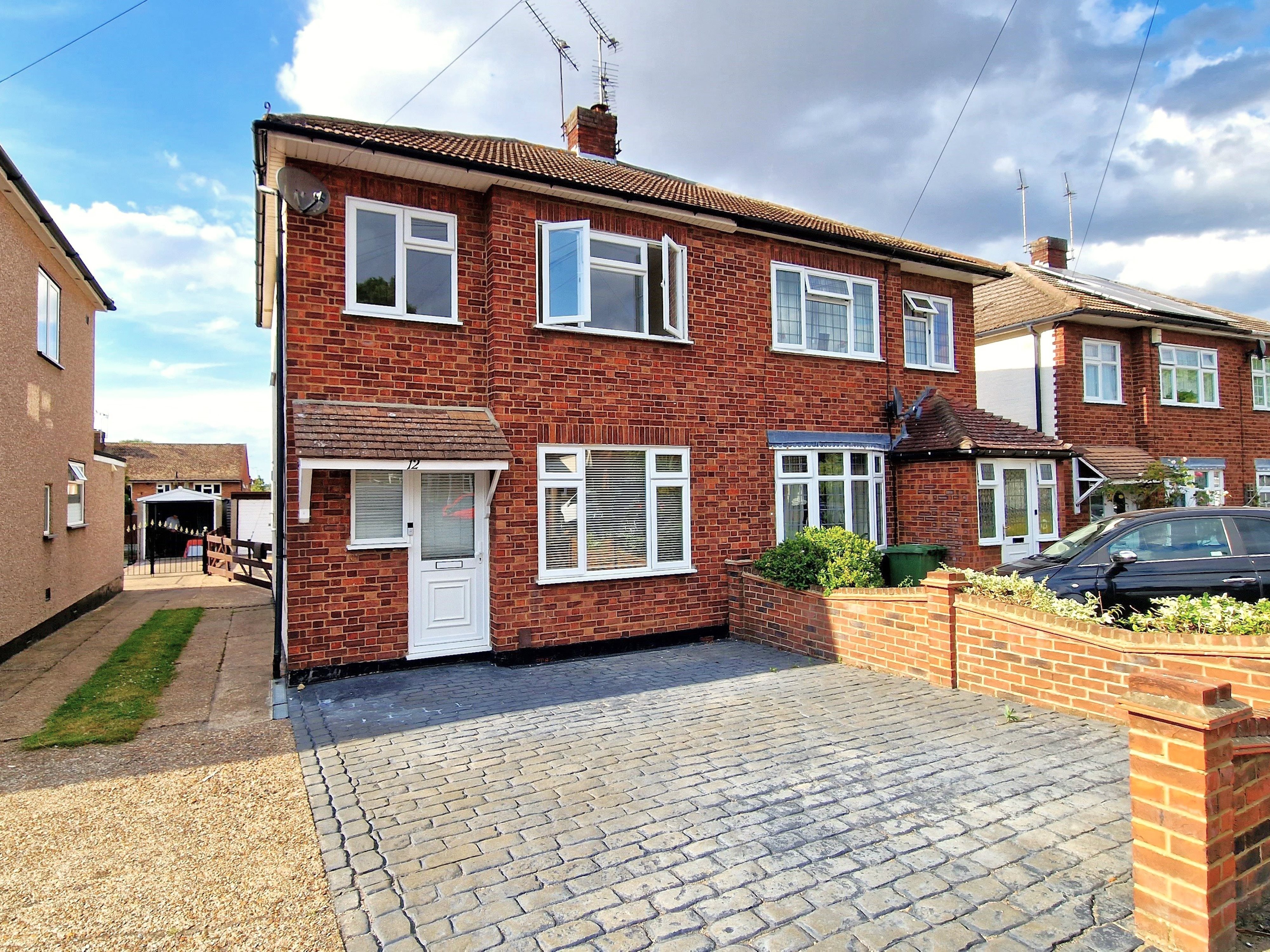 3 bed semi-detached house for sale in Westfield Close, Wickford - Property Image 1
