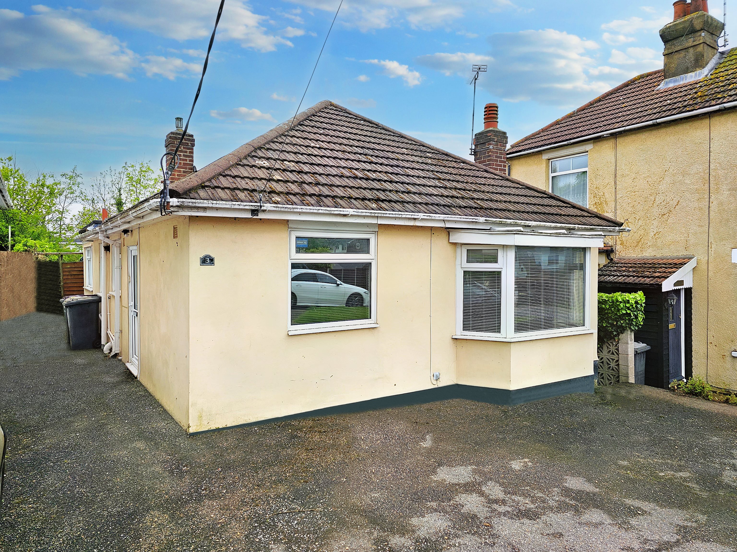 2 bed bungalow for sale in Preston Gardens, Rayleigh - Property Image 1