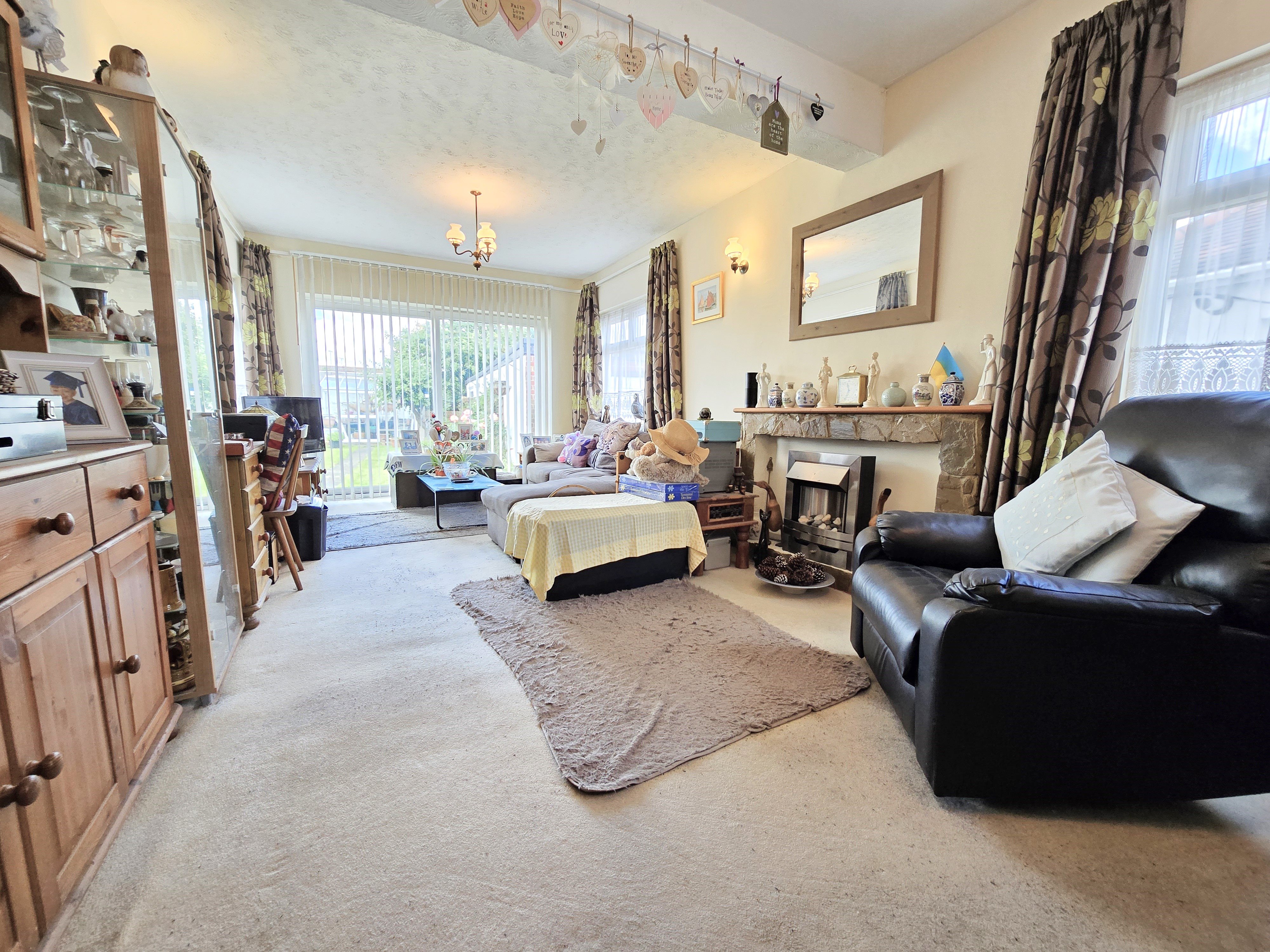 2 bed semi-detached bungalow for sale in Thornford Gardens, Southend on Sea  - Property Image 2