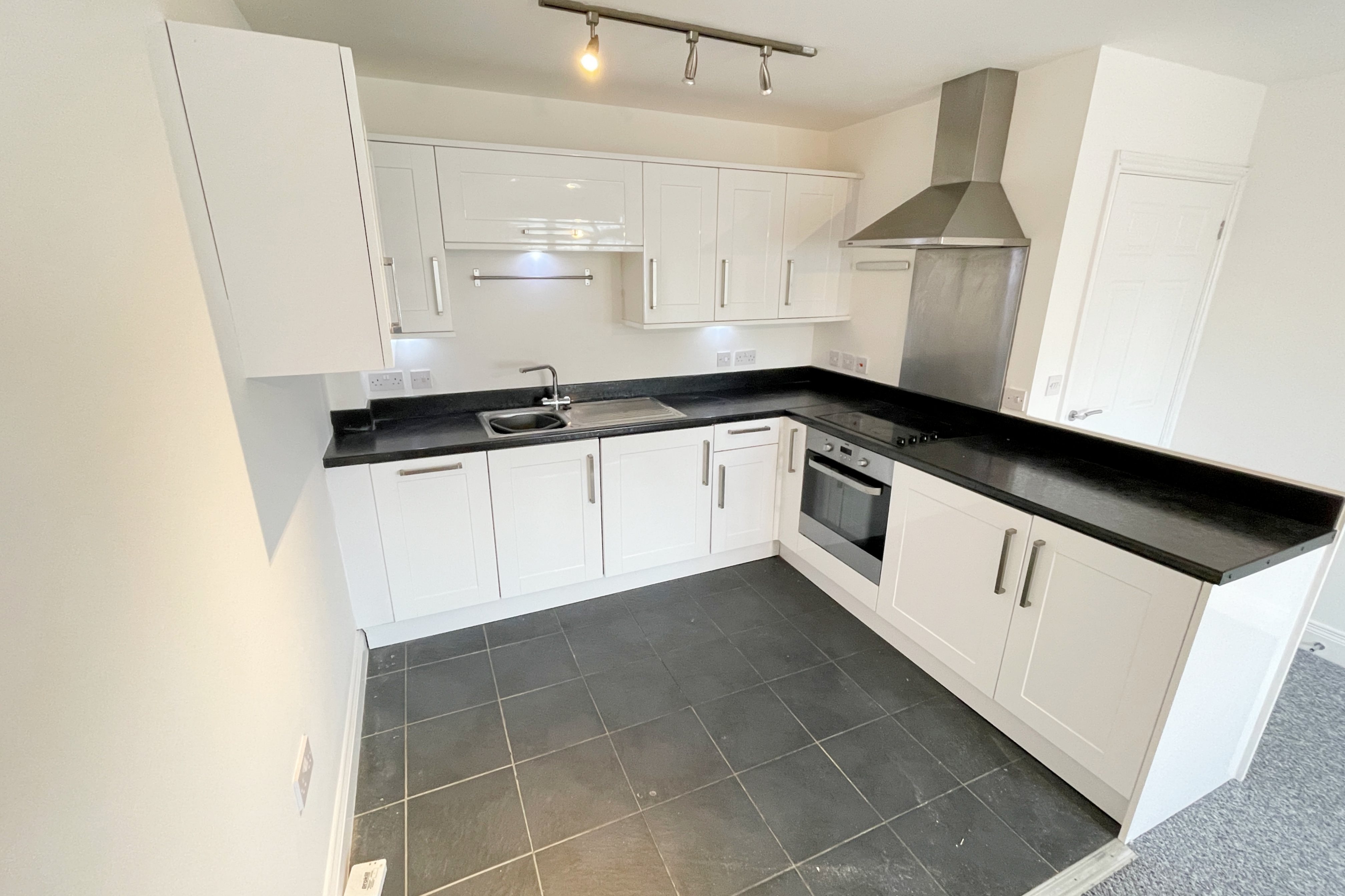 1 bed flat for sale in Phoenix Heights, Rayleigh  - Property Image 2