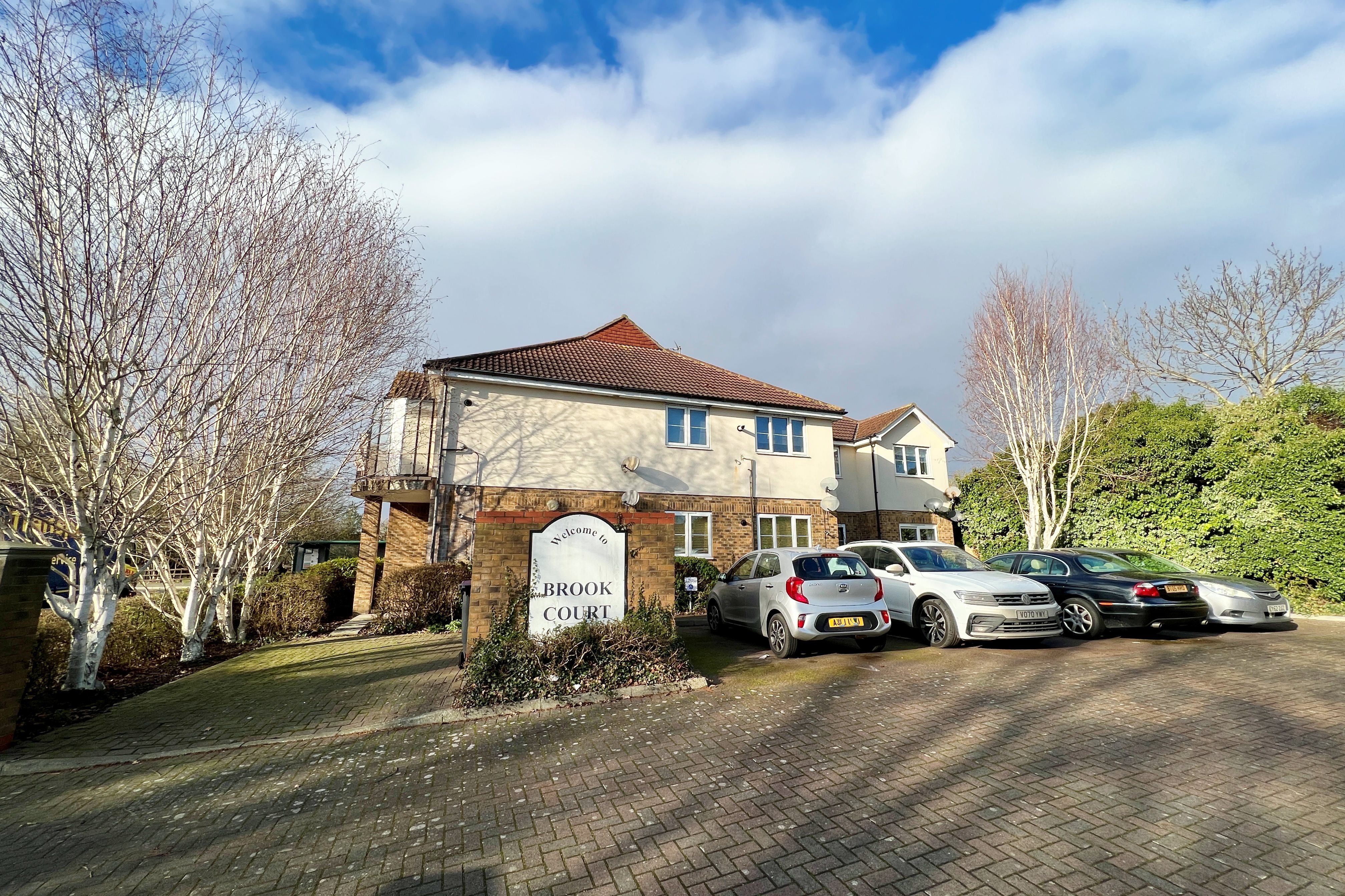 2 bed flat for sale in Brook Court, 121 High Road 0