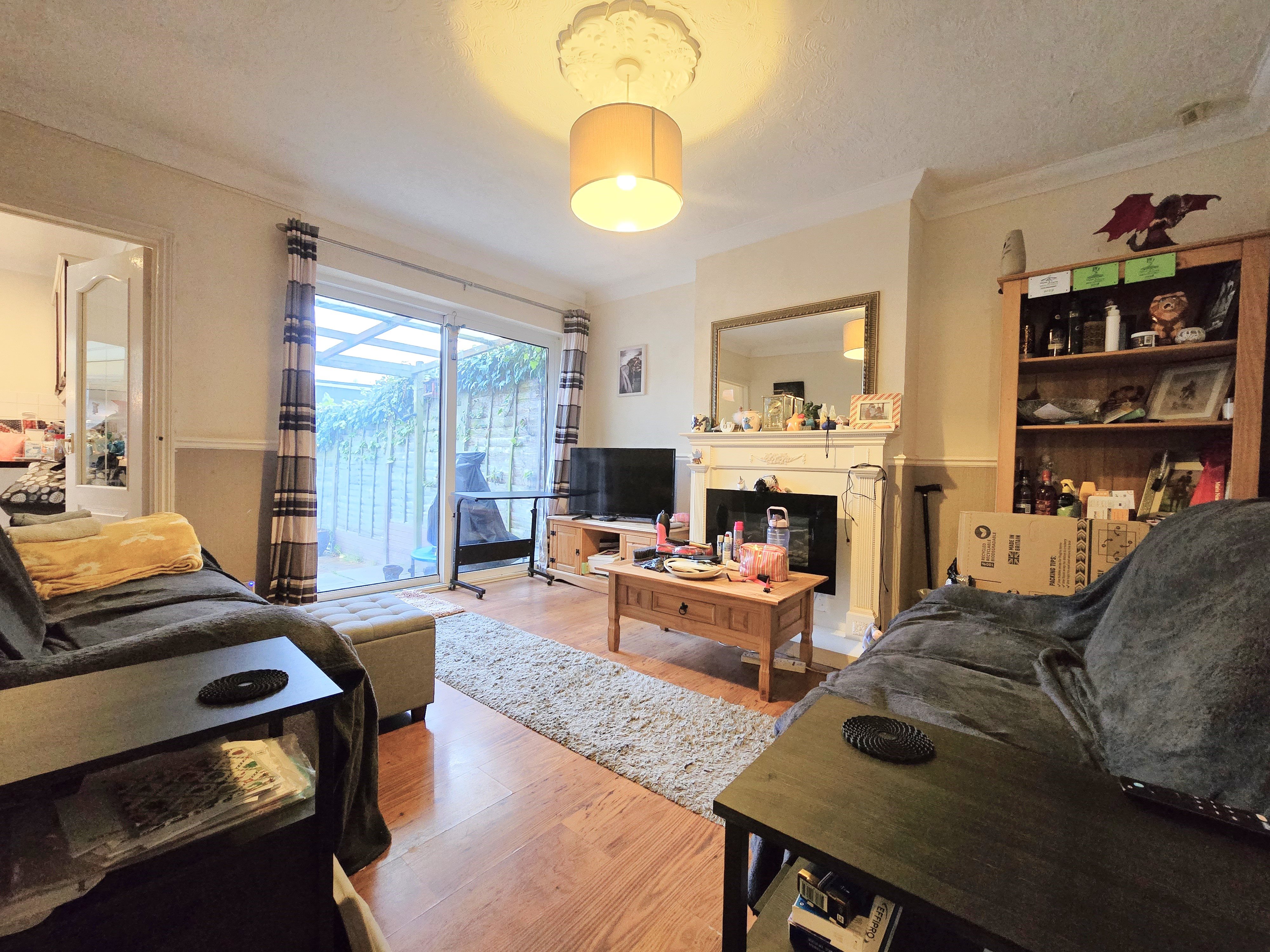 2 bed semi-detached bungalow for sale in Helena Road, Rayleigh  - Property Image 2