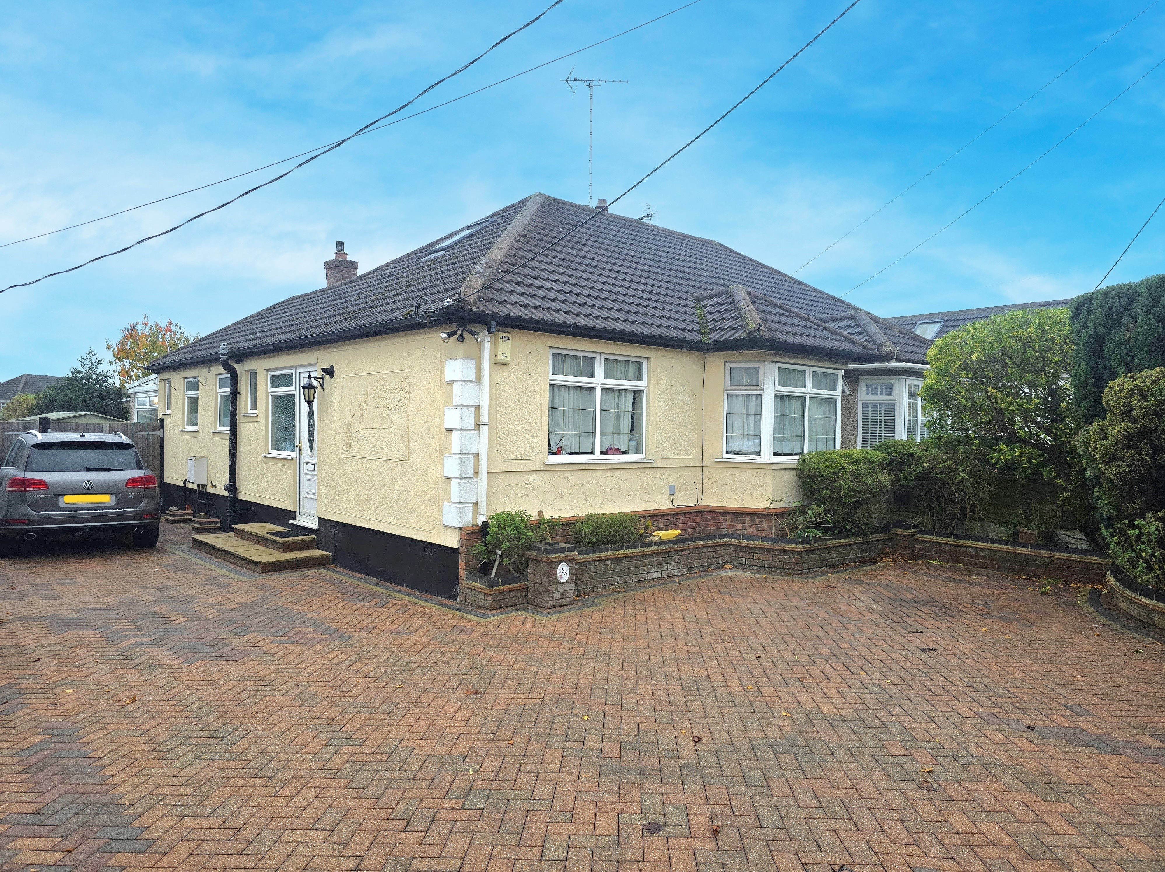 2 bed semi-detached bungalow for sale in Helena Road, Rayleigh  - Property Image 1