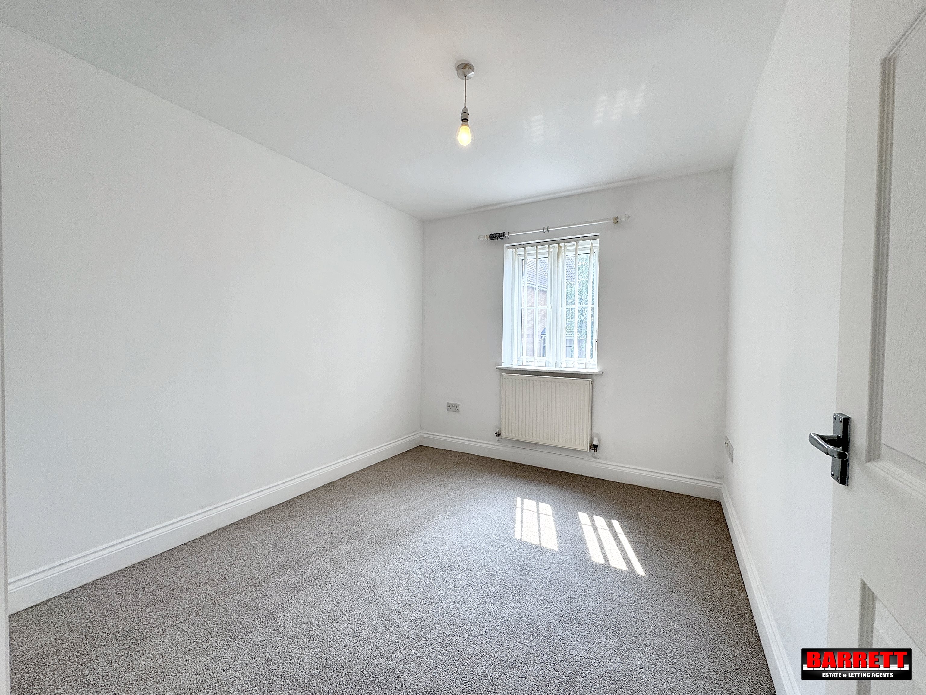 2 bed flat for sale in Brook Court, 121 High Road  - Property Image 5