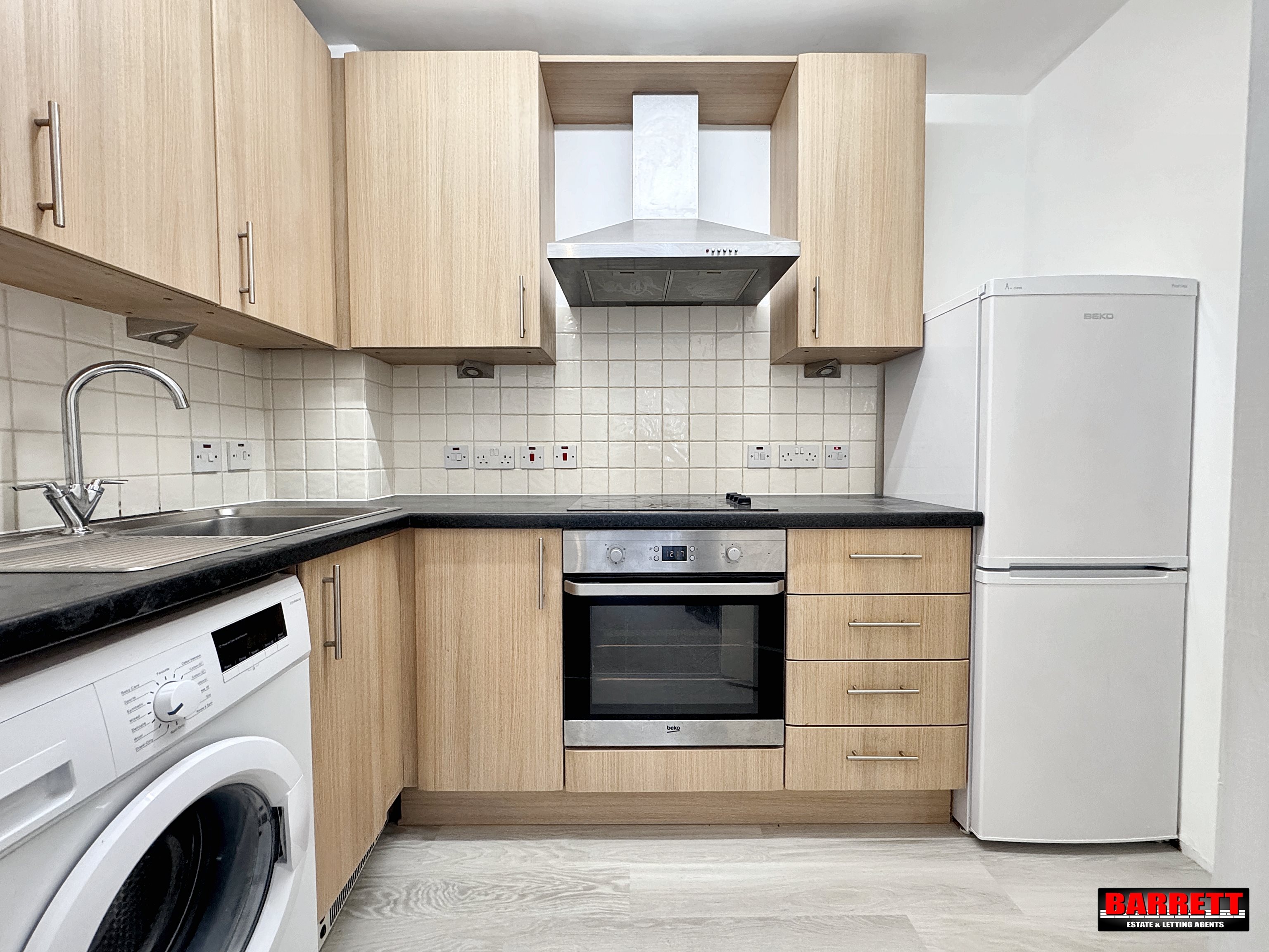 2 bed flat for sale in Brook Court, 121 High Road  - Property Image 2