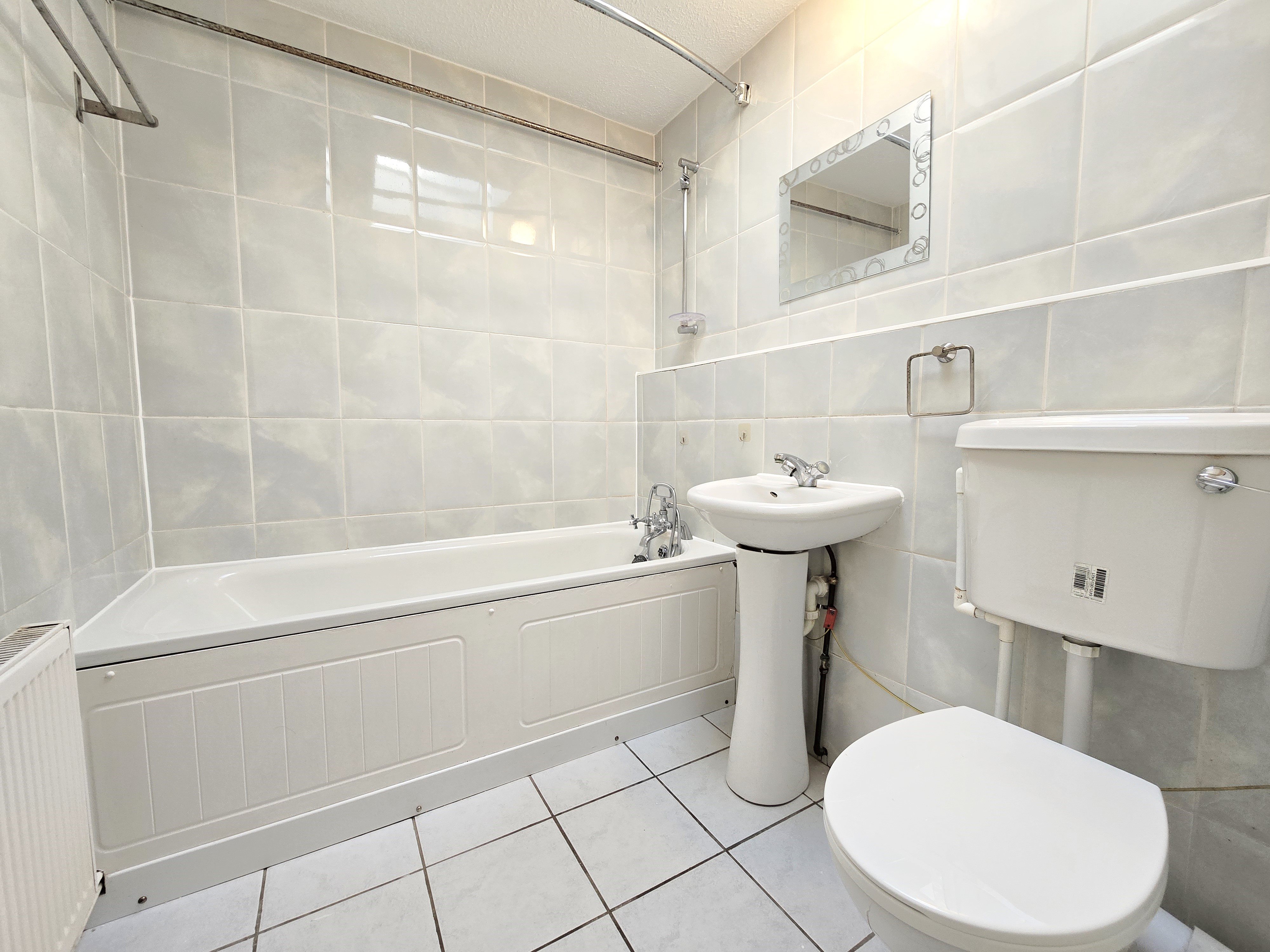 3 bed terraced house for sale in Cedar Avenue, Wickford  - Property Image 11