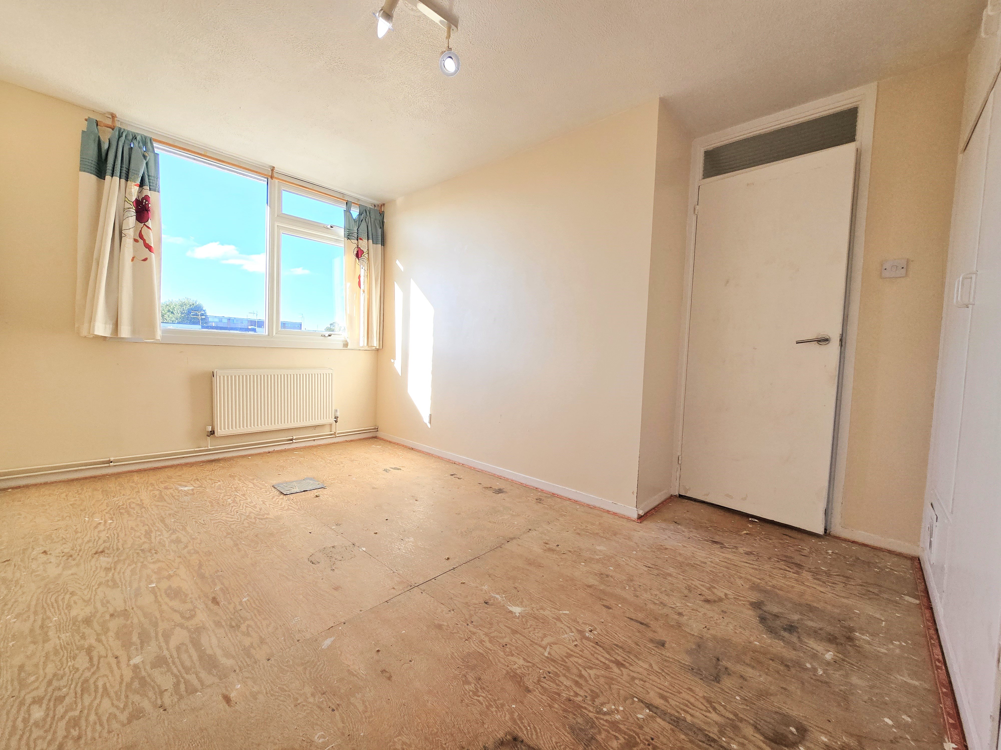 3 bed terraced house for sale in Cedar Avenue, Wickford  - Property Image 9