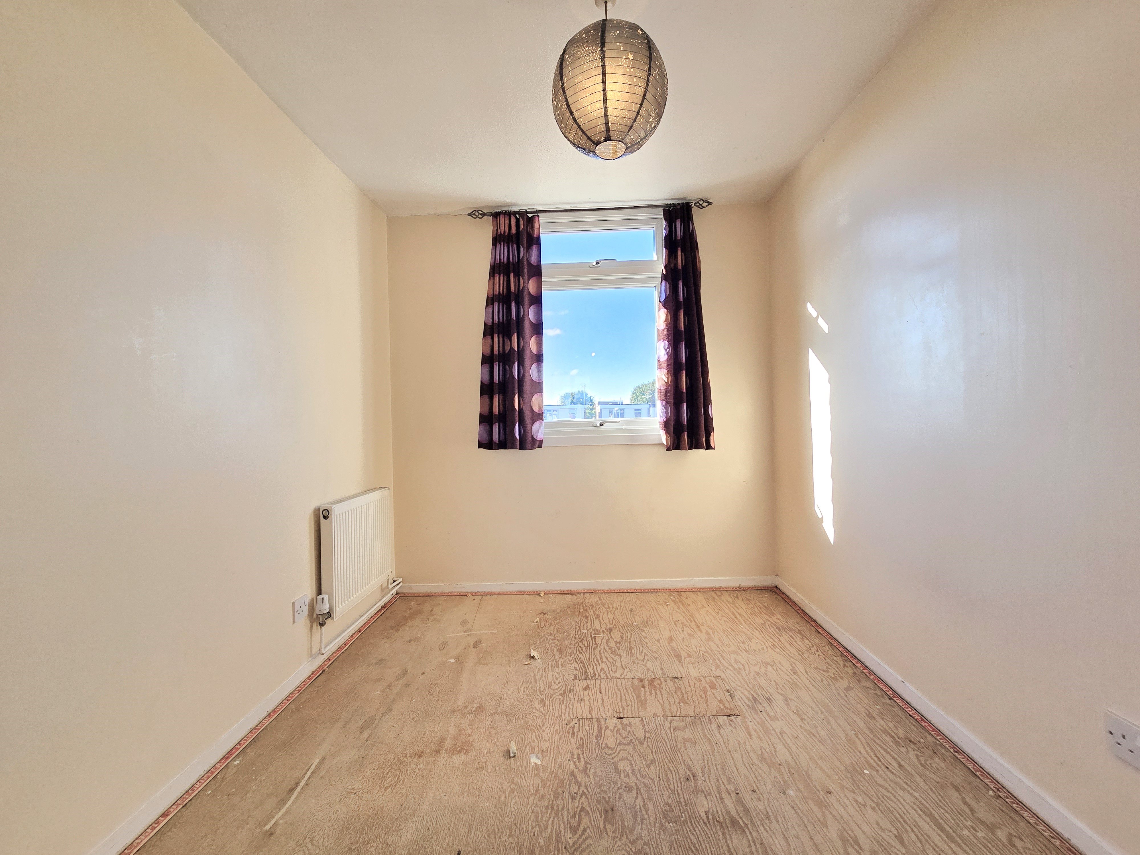 3 bed terraced house for sale in Cedar Avenue, Wickford  - Property Image 10