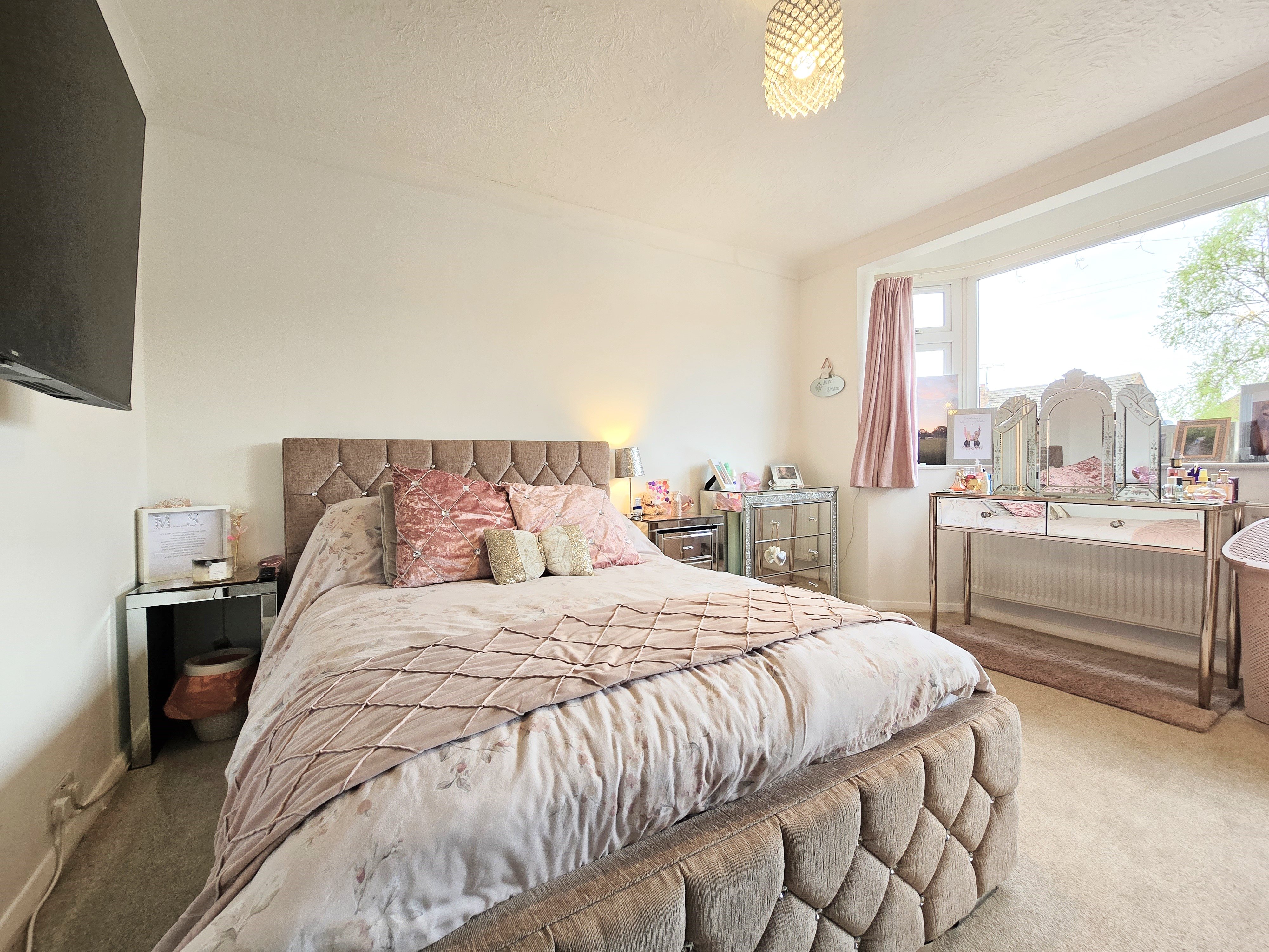 2 bed semi-detached bungalow for sale in Leslie Road, Rayleigh  - Property Image 7