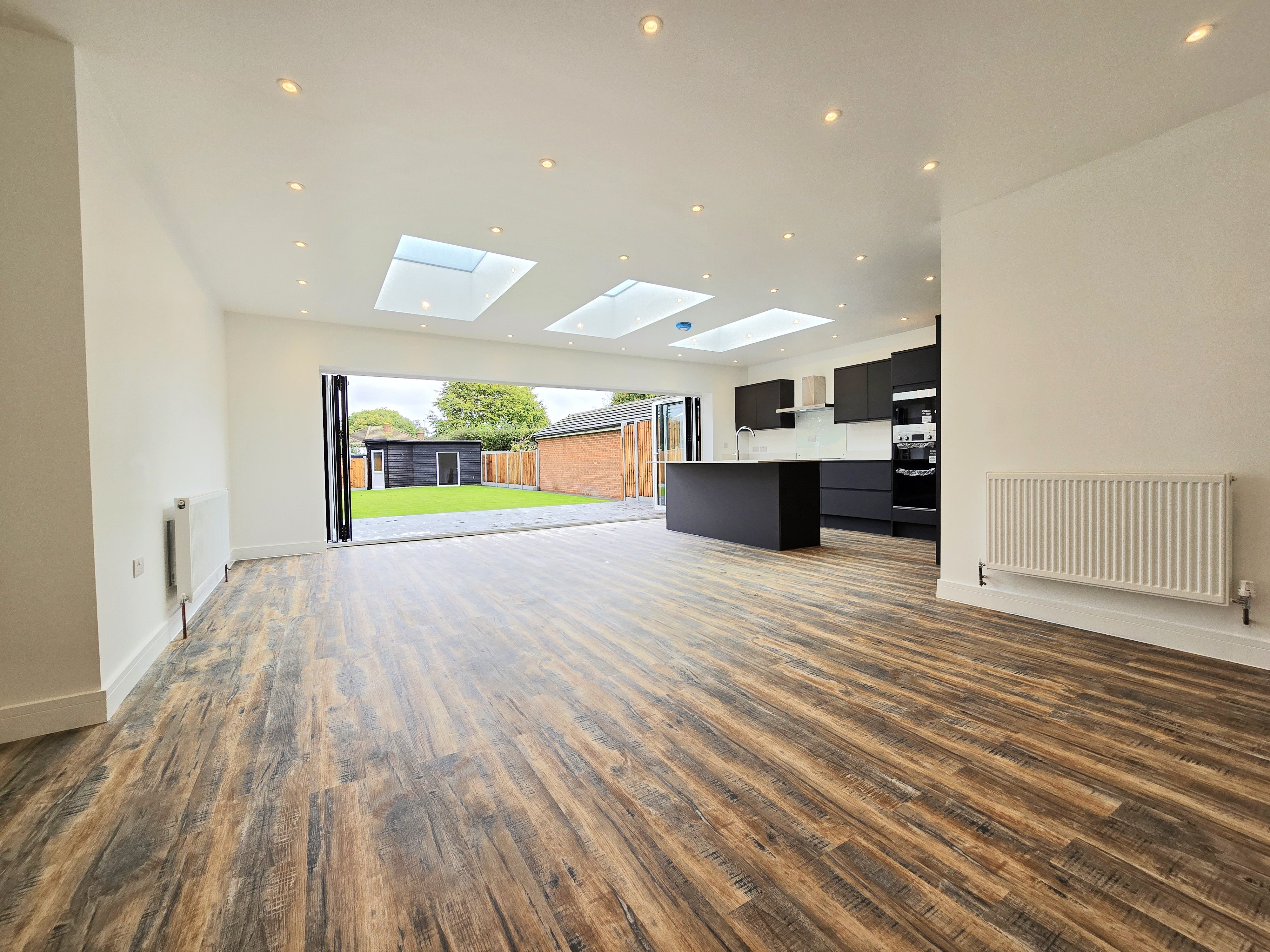 4 bed semi-detached house for sale in Picton Gardens, Rayleigh  - Property Image 2