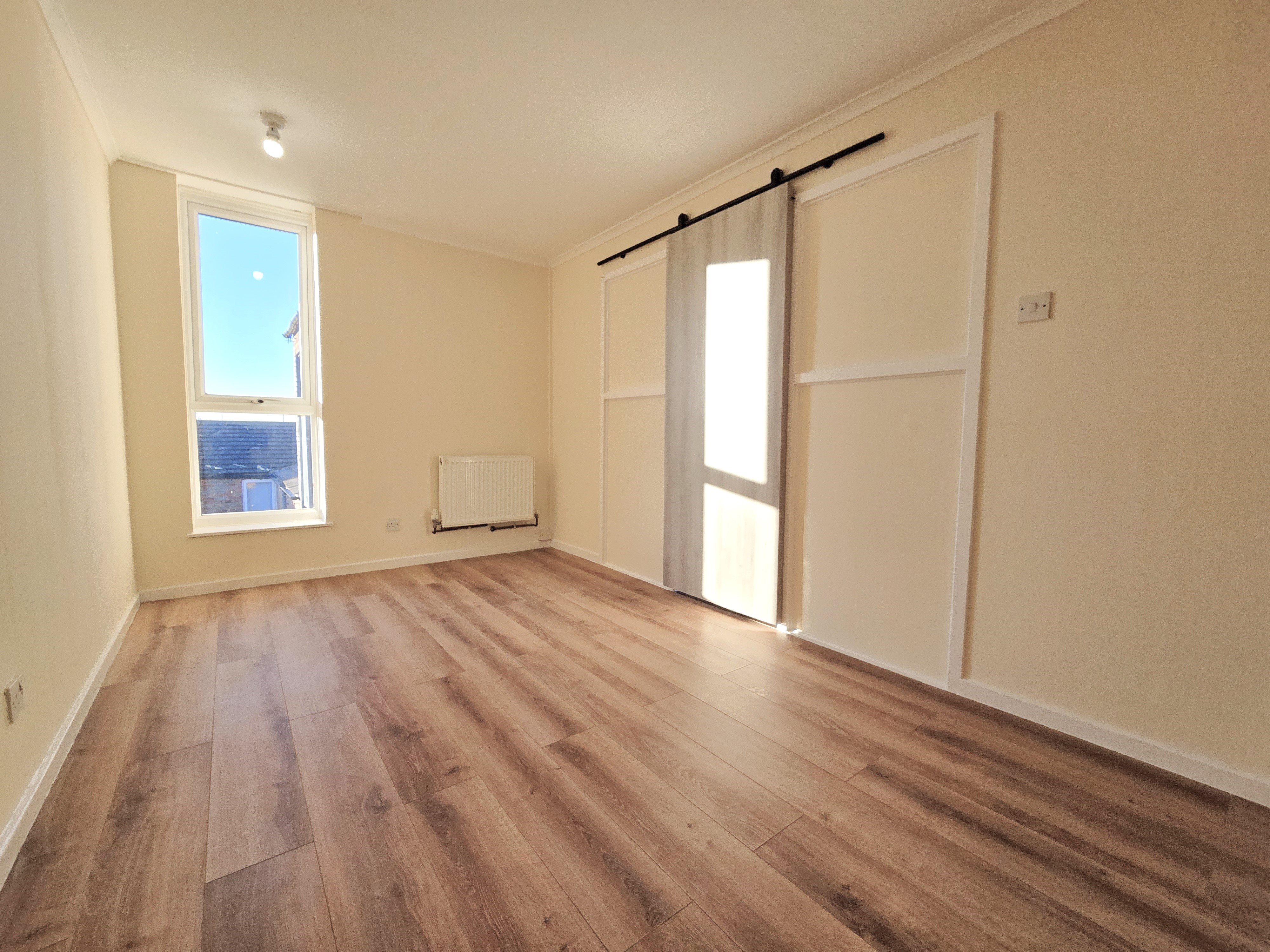 1 bed flat for sale in Crosse Courts, Laindon  - Property Image 4
