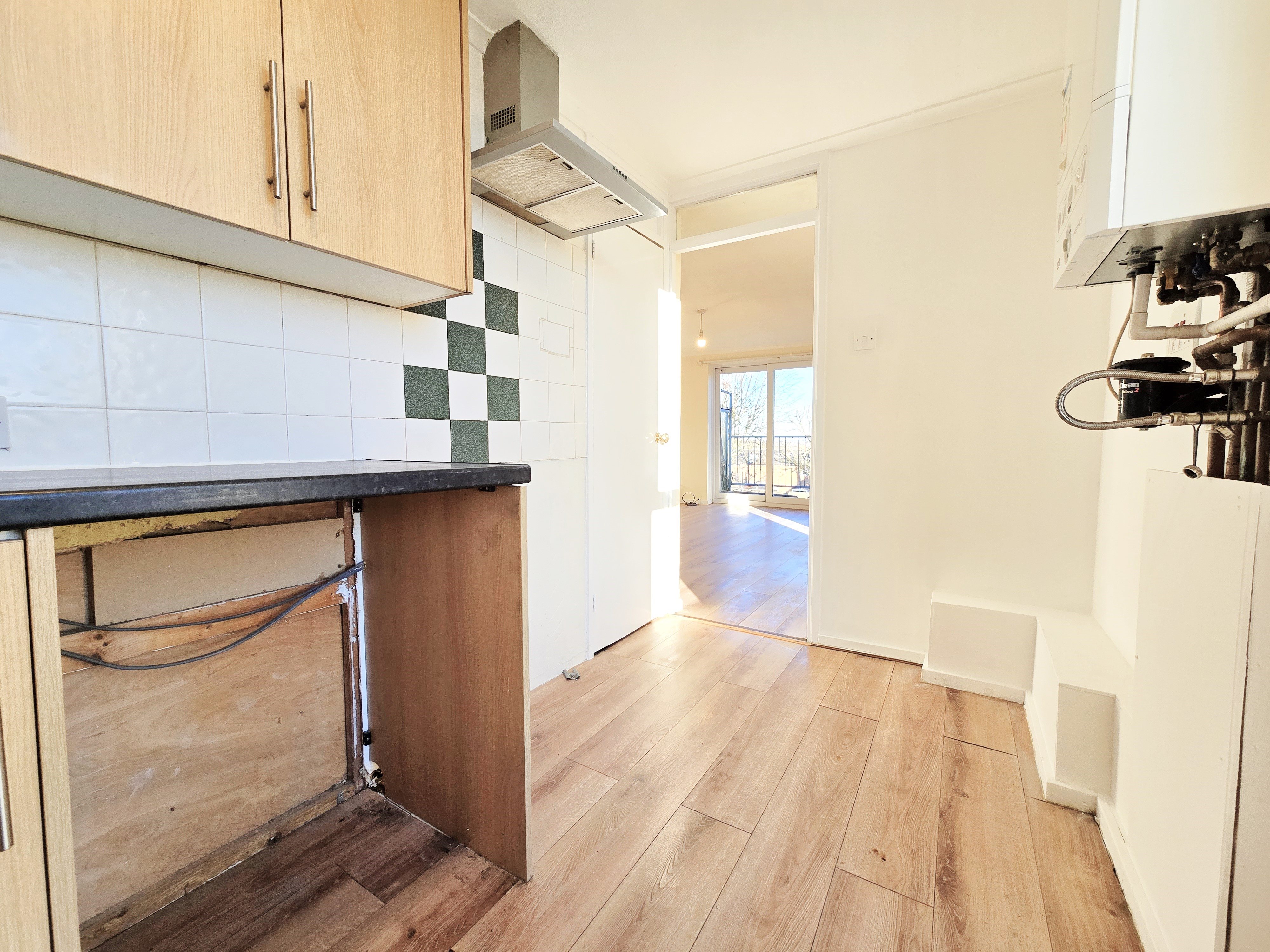 1 bed flat for sale in Crosse Courts, Laindon  - Property Image 3