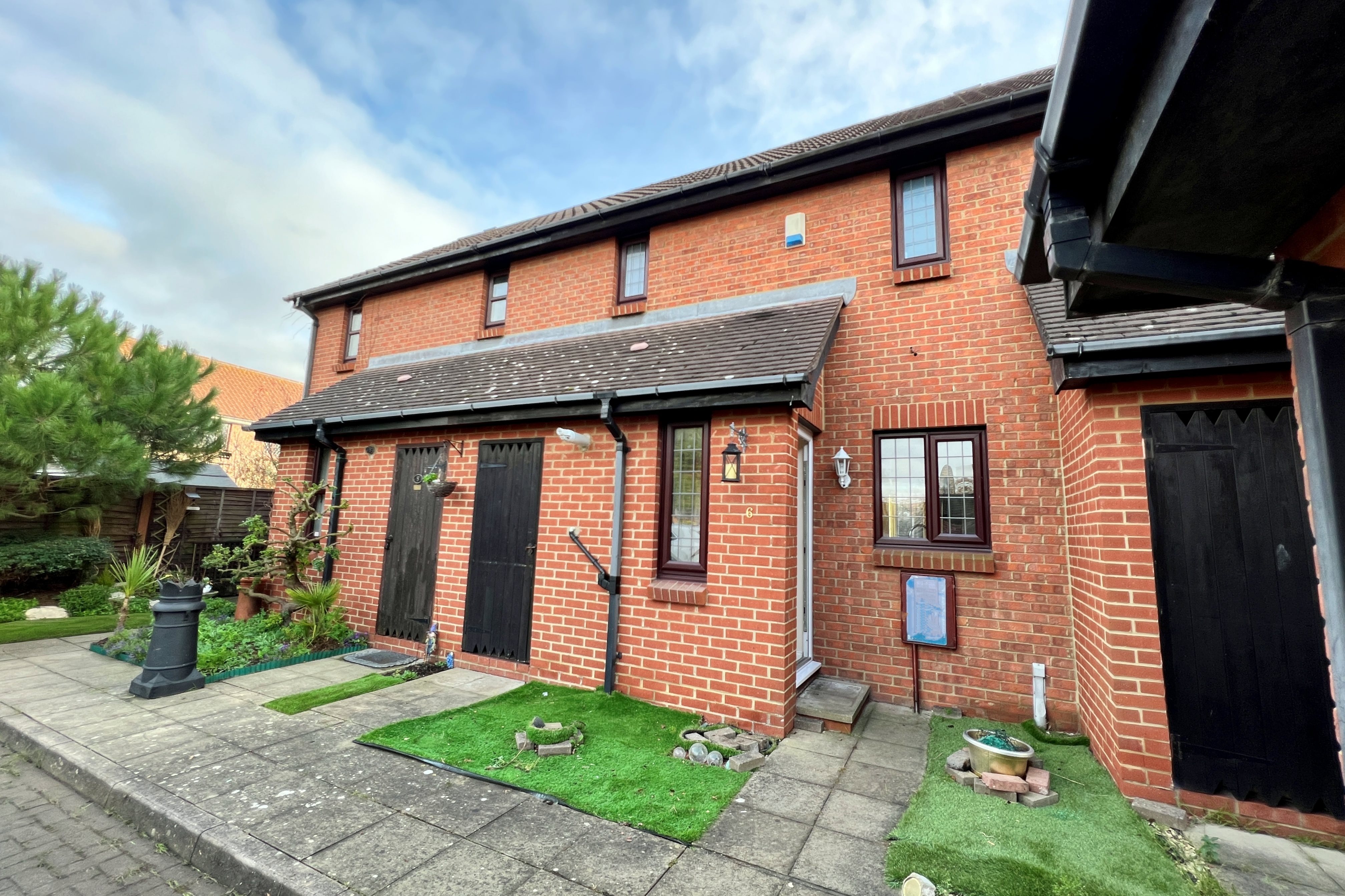 2 bed house for sale in Bristol Close, Rayleigh, SS6 
