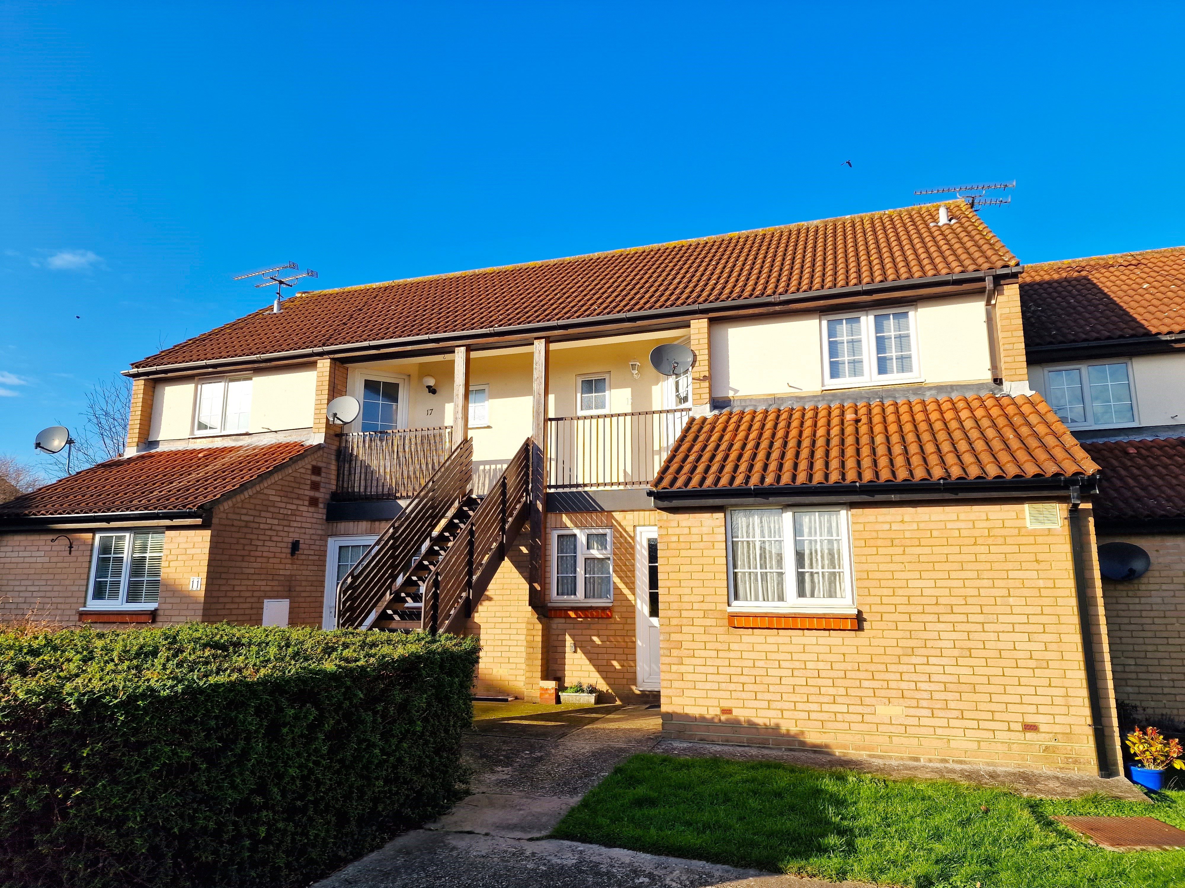 1 bed flat for sale in Moat Rise, Rayleigh - Property Image 1