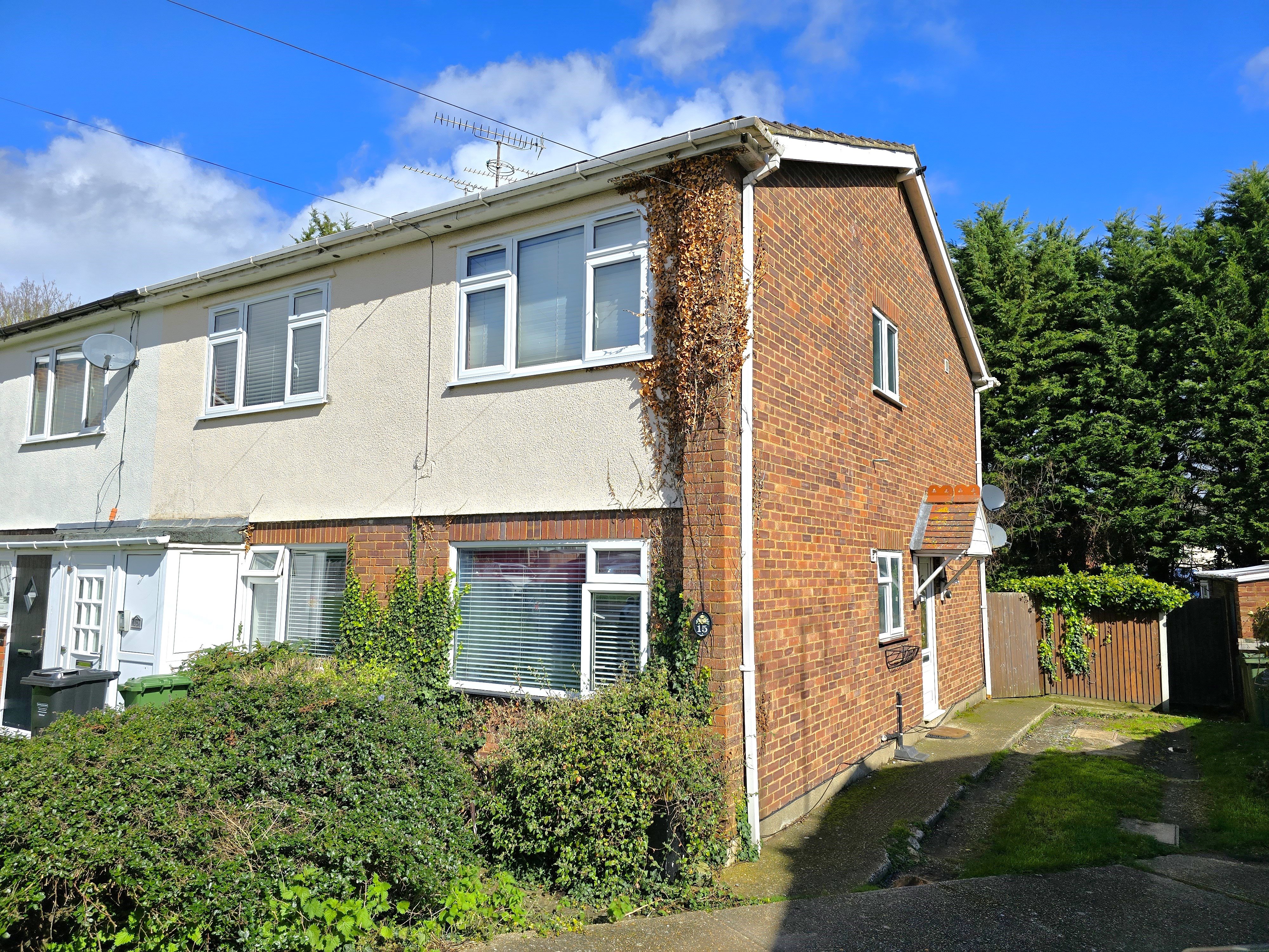 2 bed flat for sale in Bridge House Close, Wickford  - Property Image 1