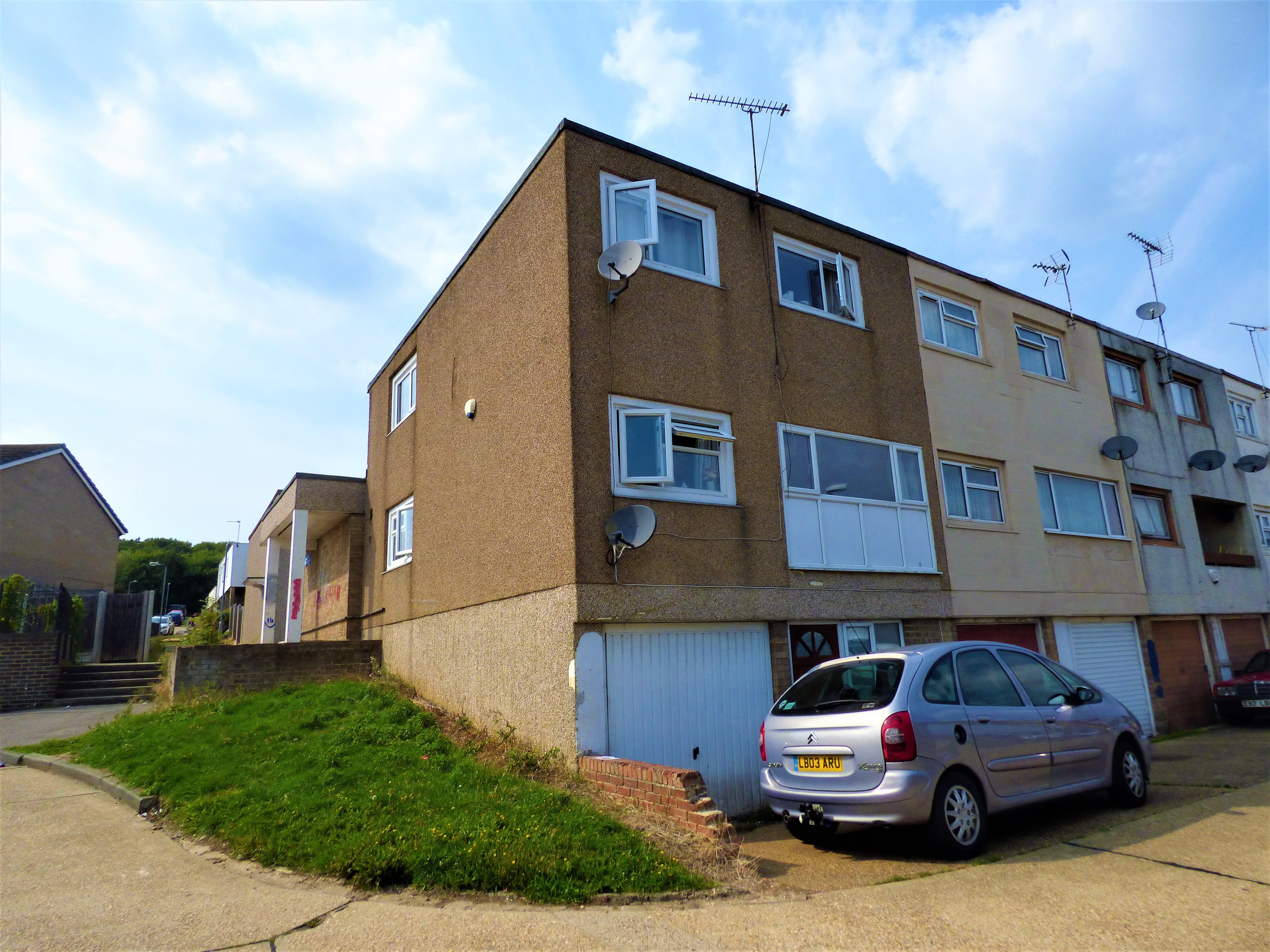 4 bed end of terrace house for sale in Swanstead, Basildon  - Property Image 1