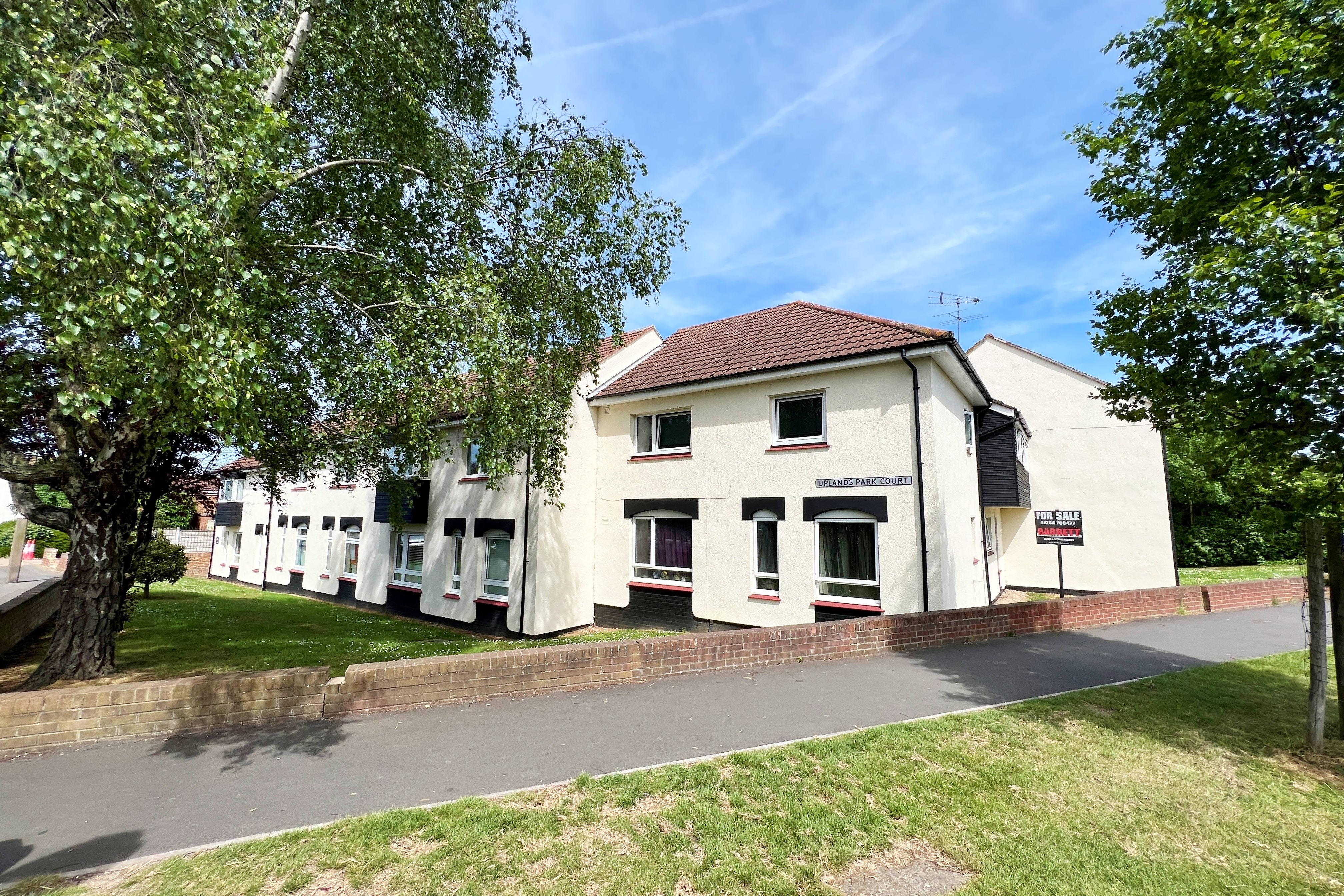 2 bed flat for sale in Uplands Park Court, Rayleigh - Property Image 1