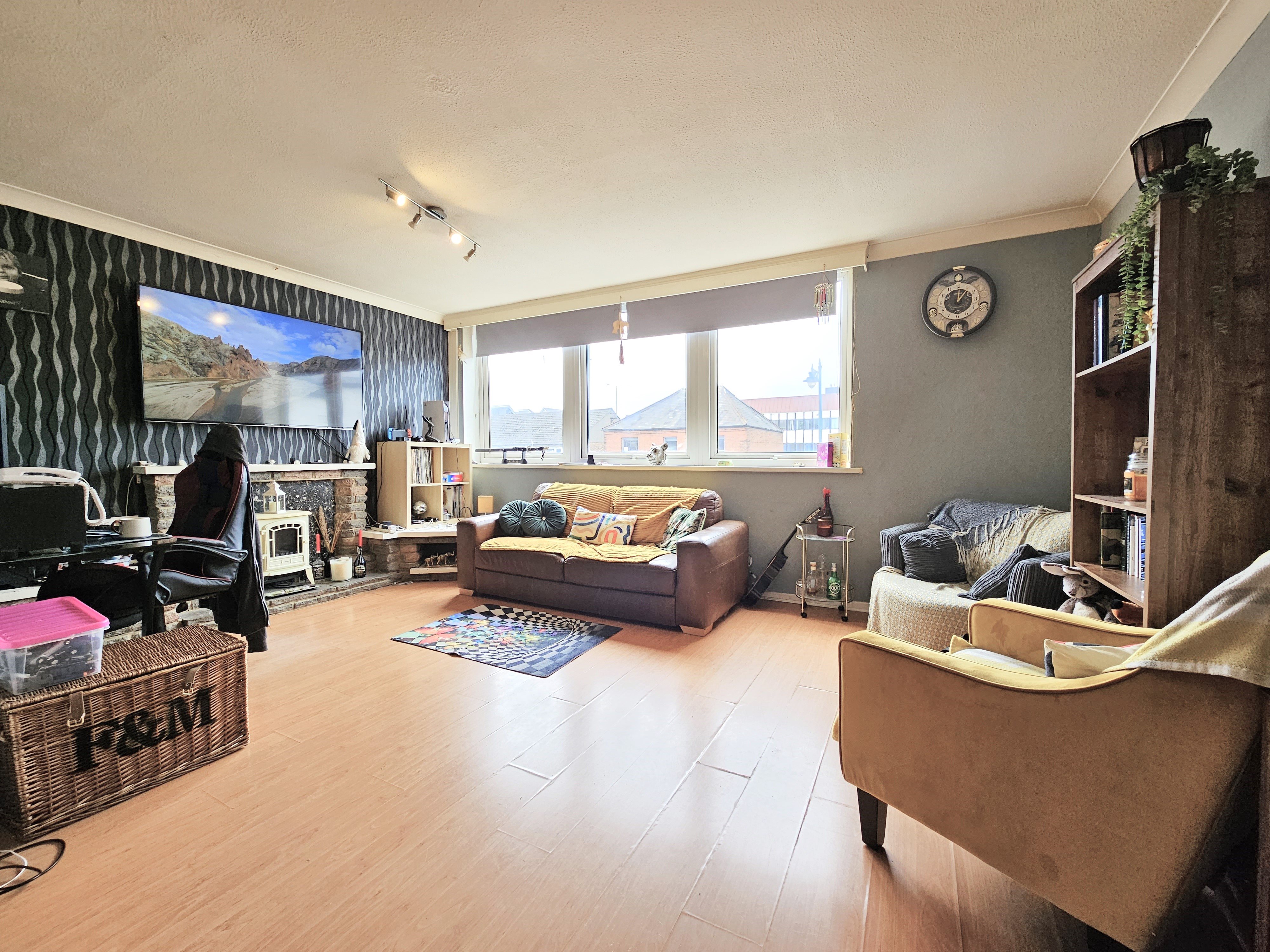 3 bed flat for sale in Eastwood Road, Rayleigh  - Property Image 3