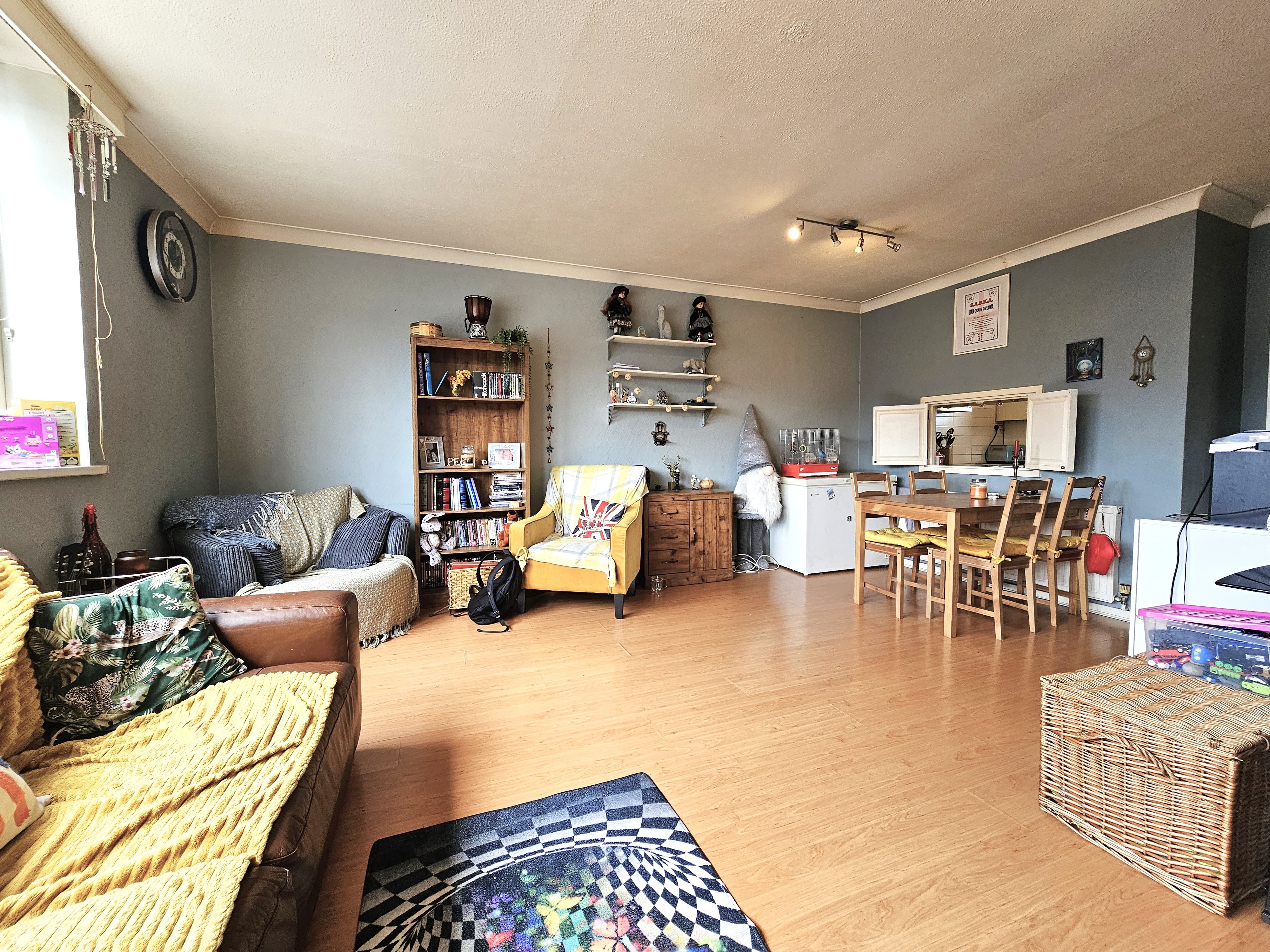 3 bed flat for sale in Eastwood Road, Rayleigh  - Property Image 4