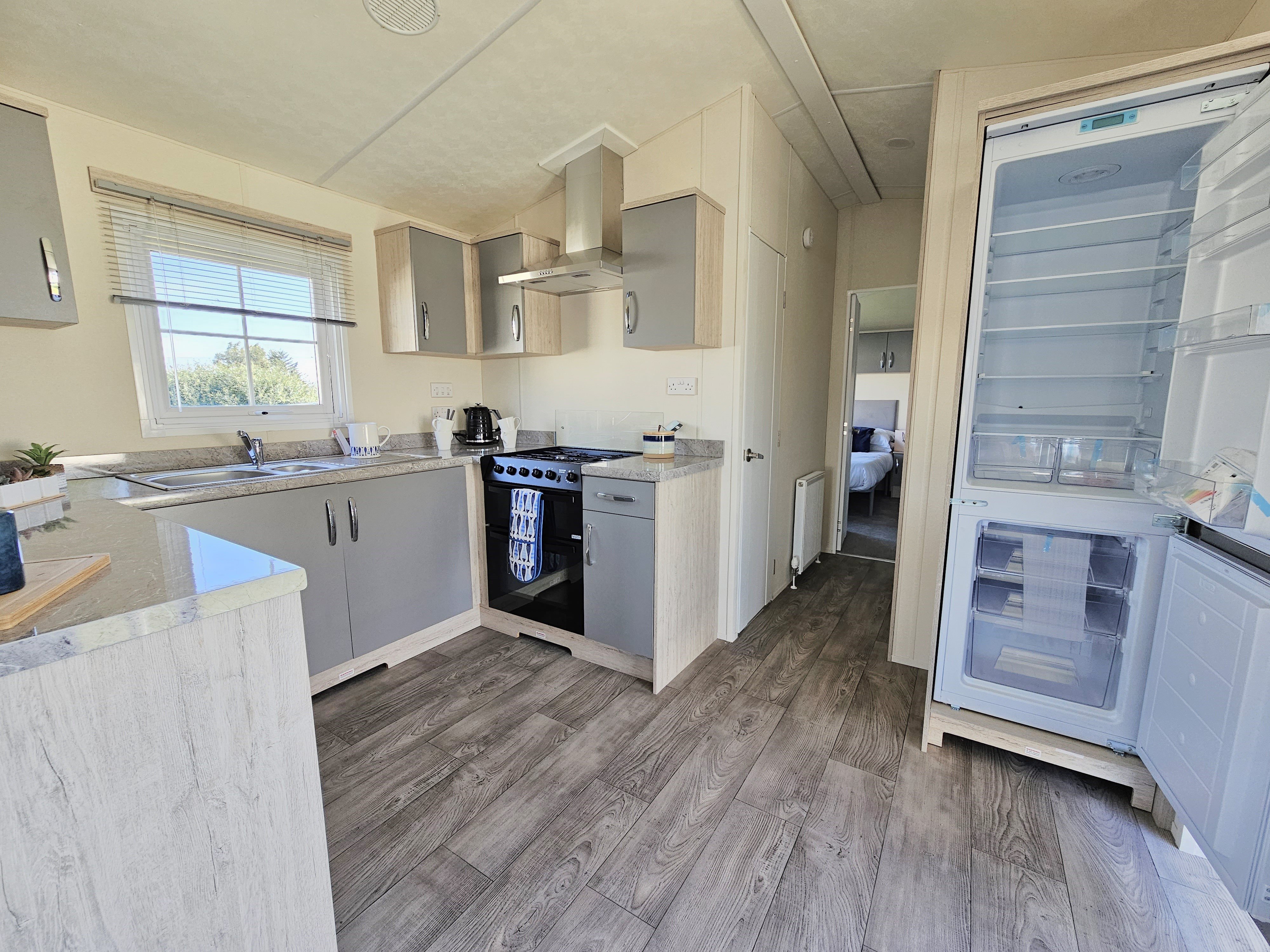 2 bed bungalow for sale in Steeple Bay Holiday Park, Steeple  - Property Image 3