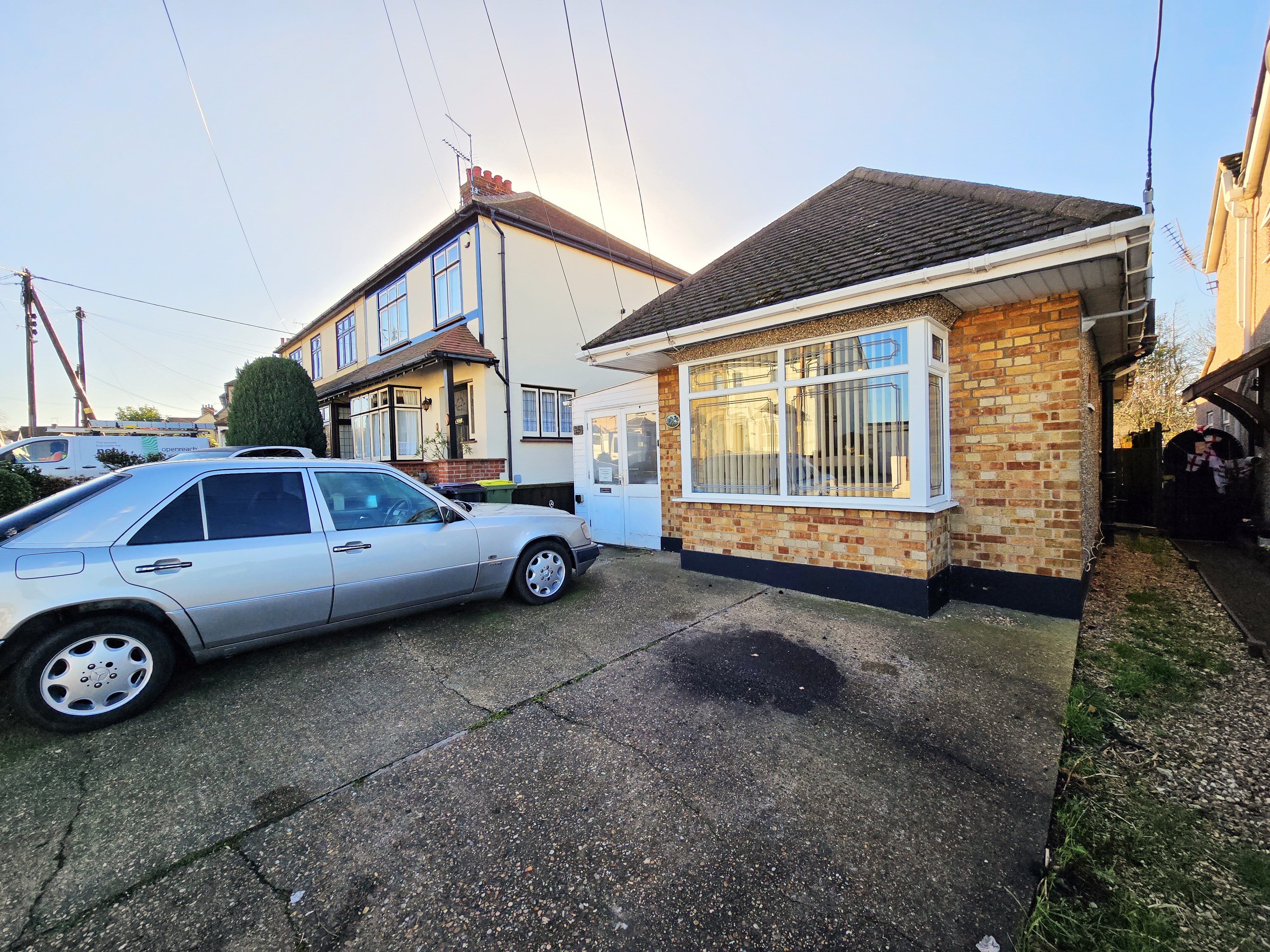2 bed bungalow for sale in Love Lane, Rayleigh - Property Image 1