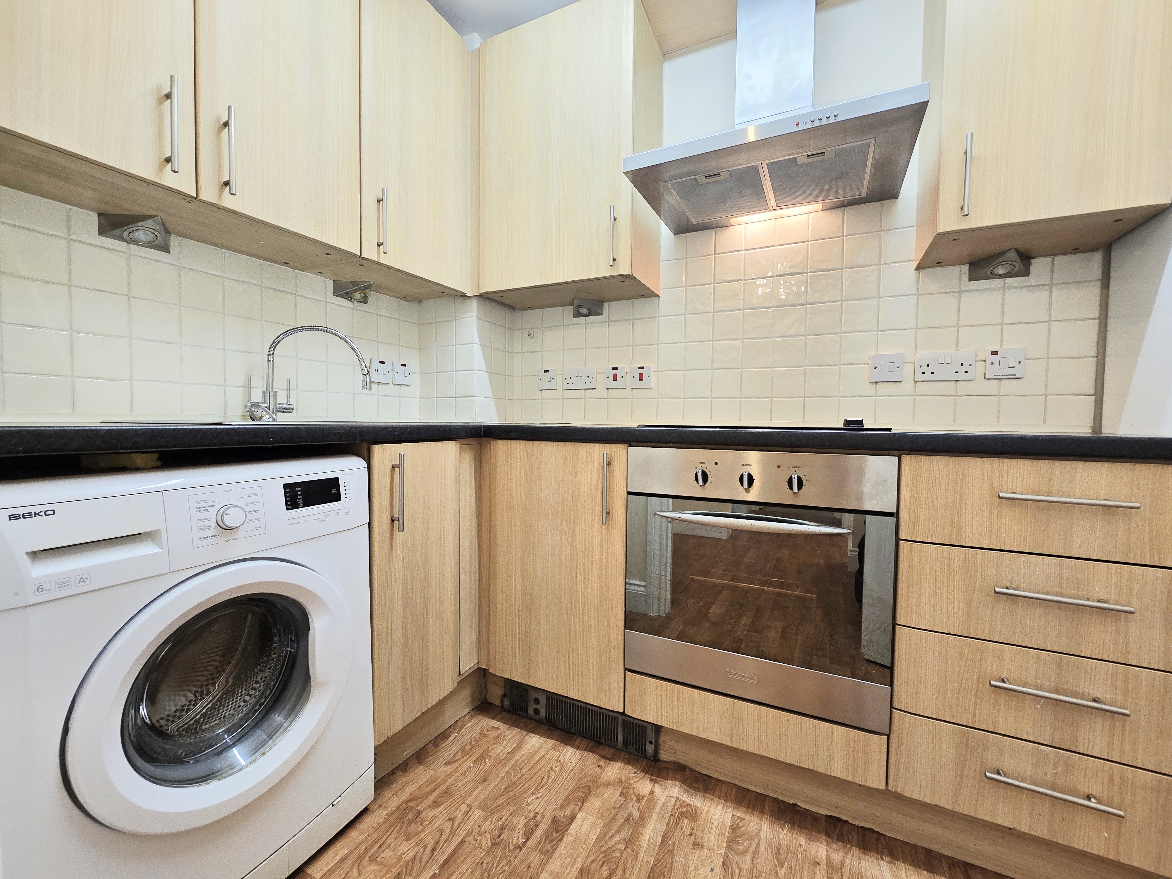 2 bed flat for sale in Brook Court, 121 High Road  - Property Image 2