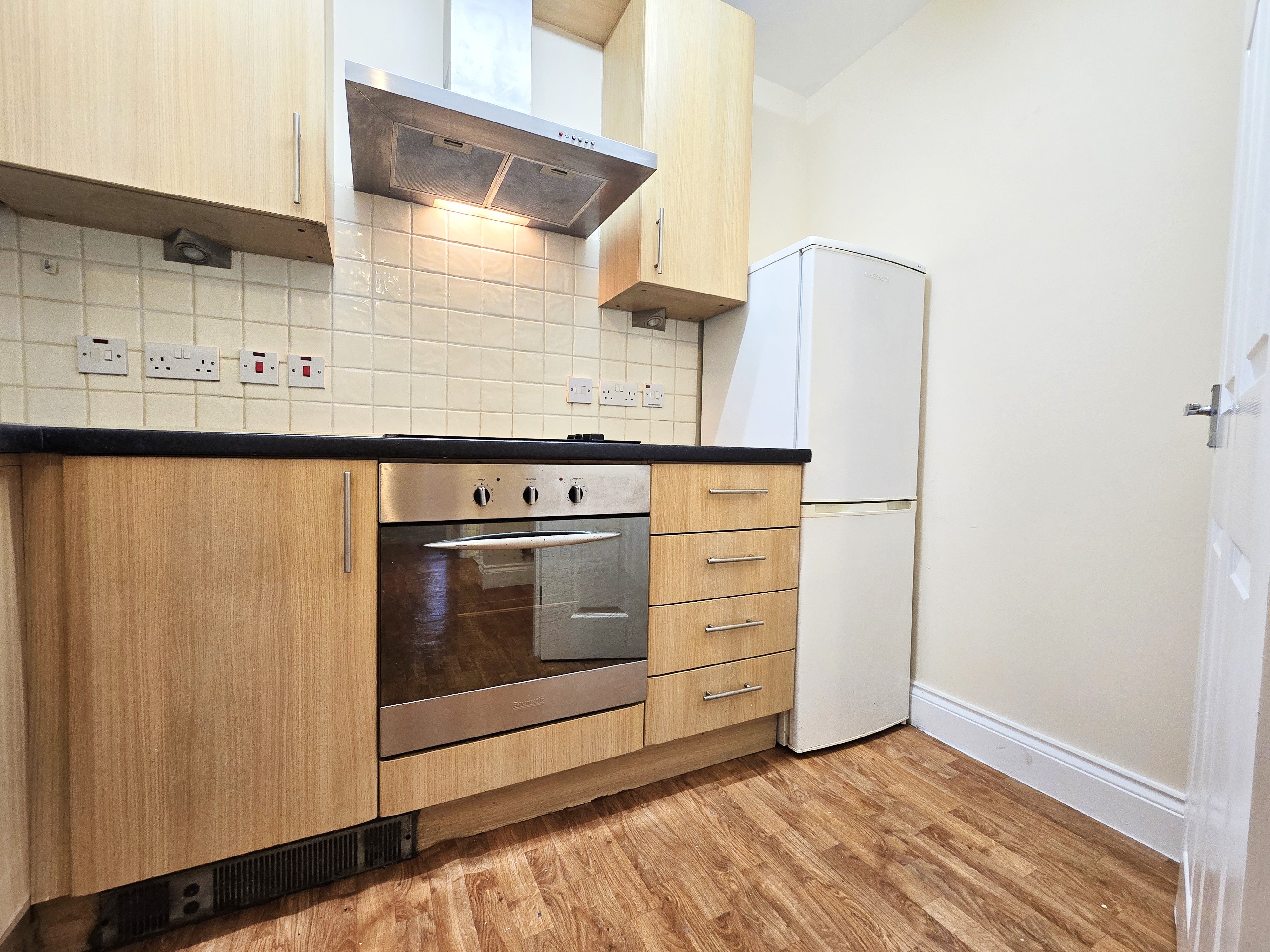 2 bed flat for sale in Brook Court, 121 High Road  - Property Image 3