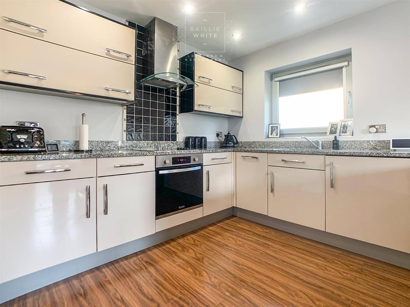 2 bed flat to rent in Franklins Way, Wickford  - Property Image 1