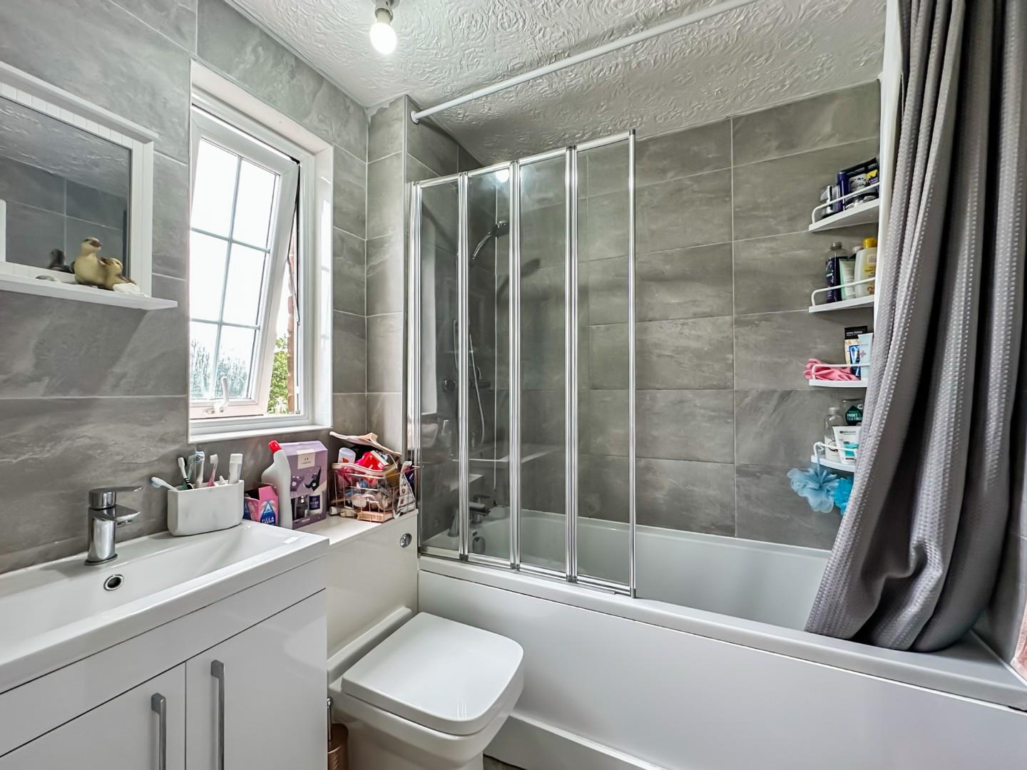 3 bed terraced house to rent in Walthams, Basildon  - Property Image 9