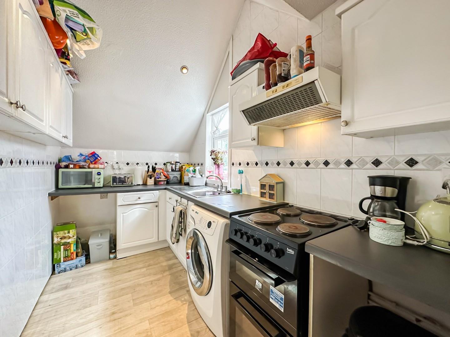 3 bed terraced house to rent in Walthams, Basildon  - Property Image 3