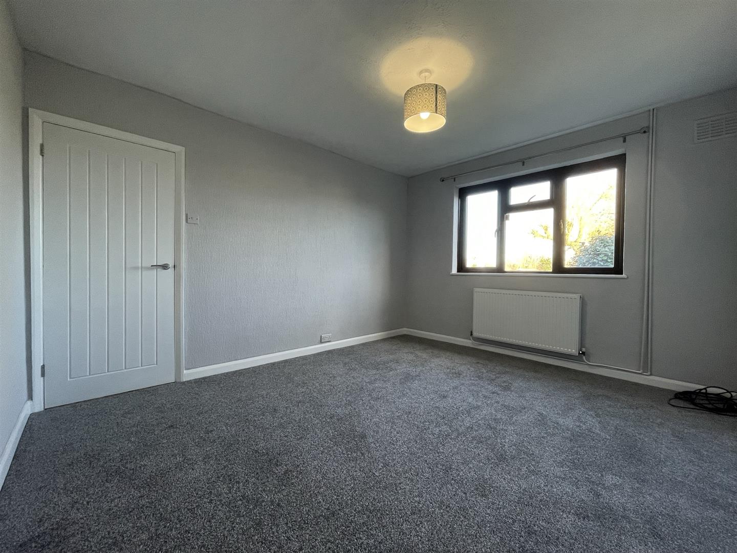 2 bed semi-detached bungalow to rent in London Road, Benfleet  - Property Image 7