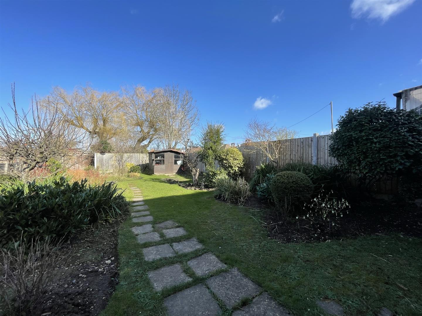 2 bed semi-detached bungalow to rent in London Road, Benfleet  - Property Image 16