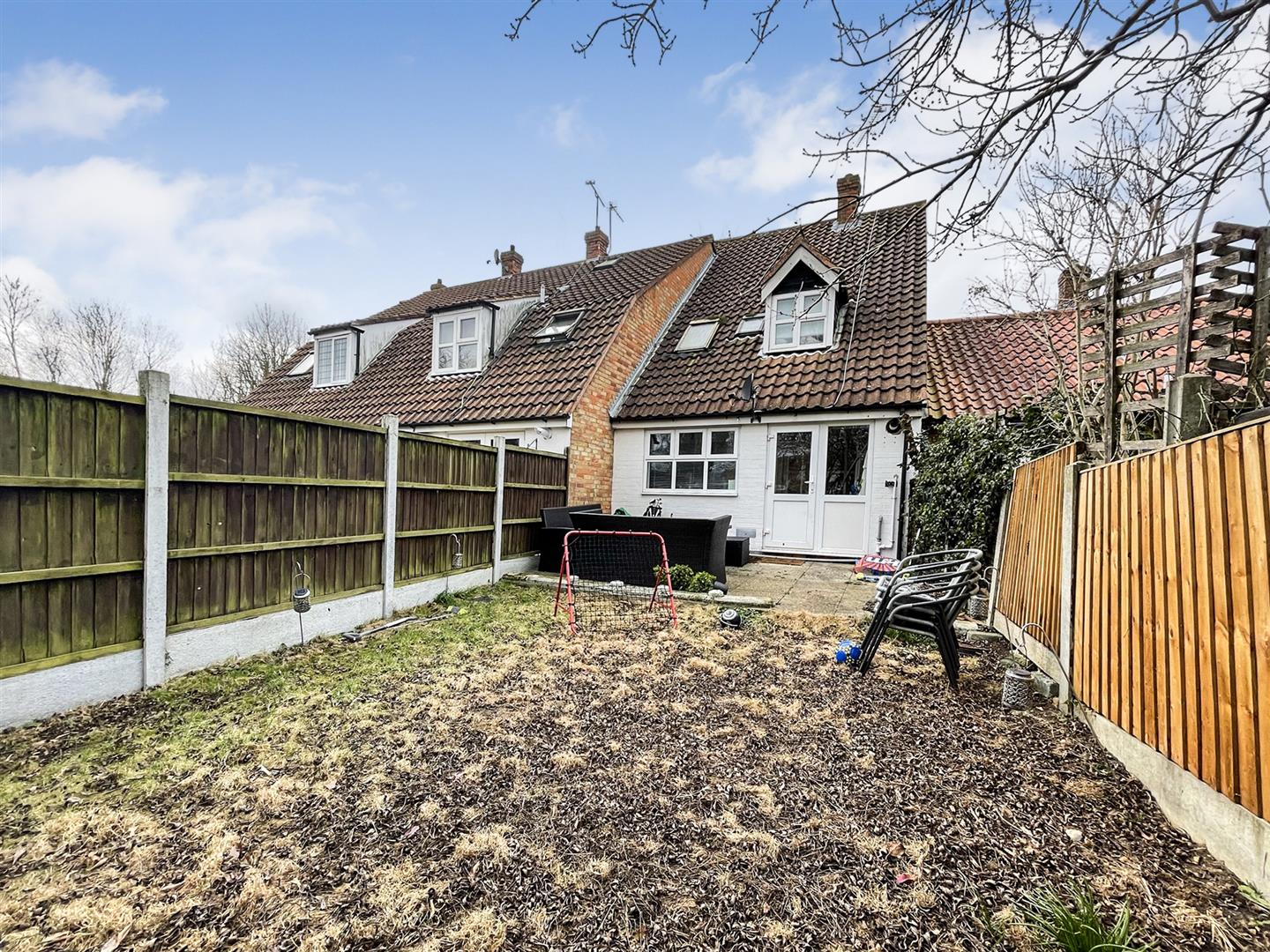 3 bed terraced house to rent in New Waverley Road, Basildon  - Property Image 9