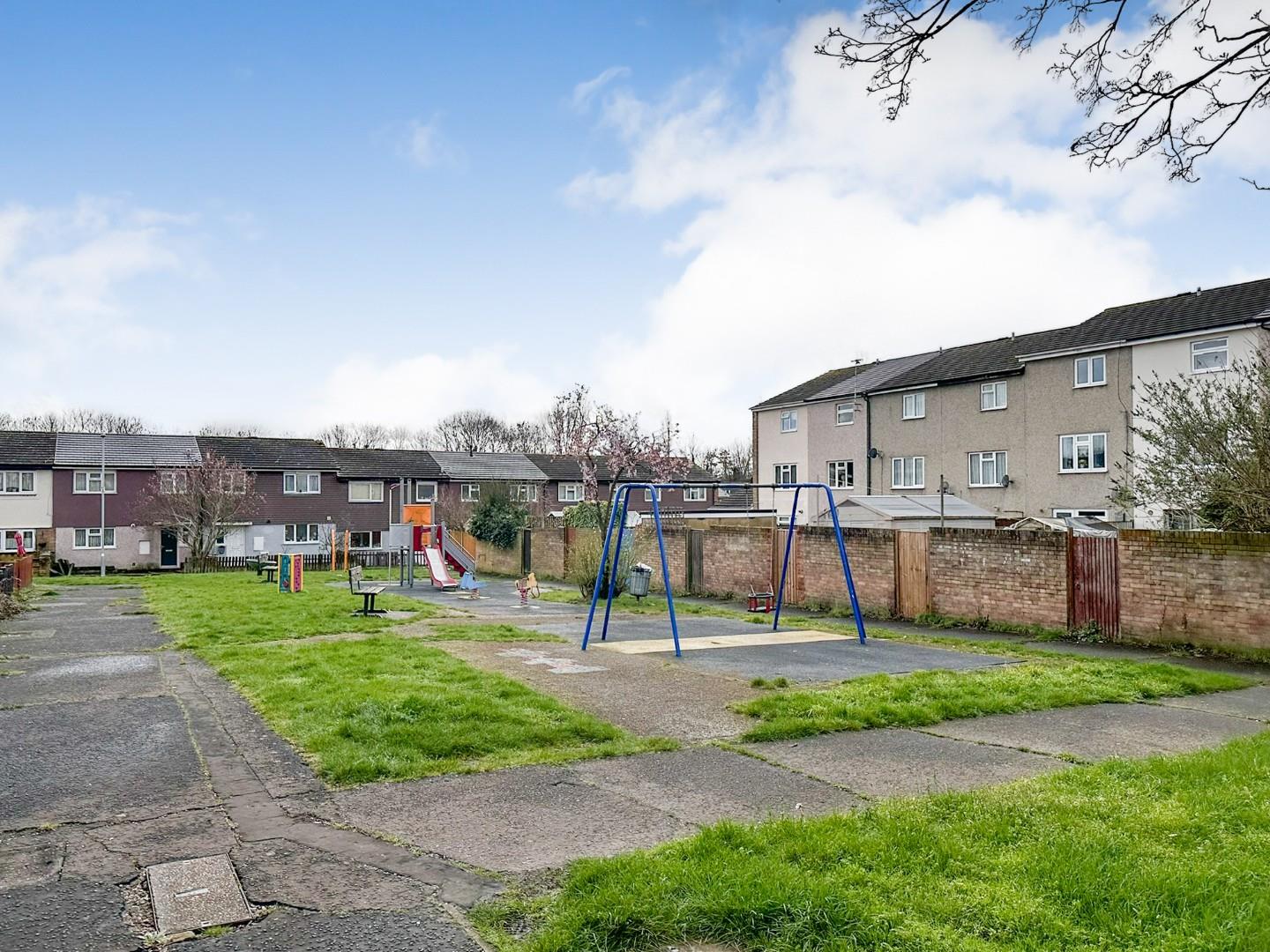 3 bed terraced house to rent in Deneway, Basildon  - Property Image 11